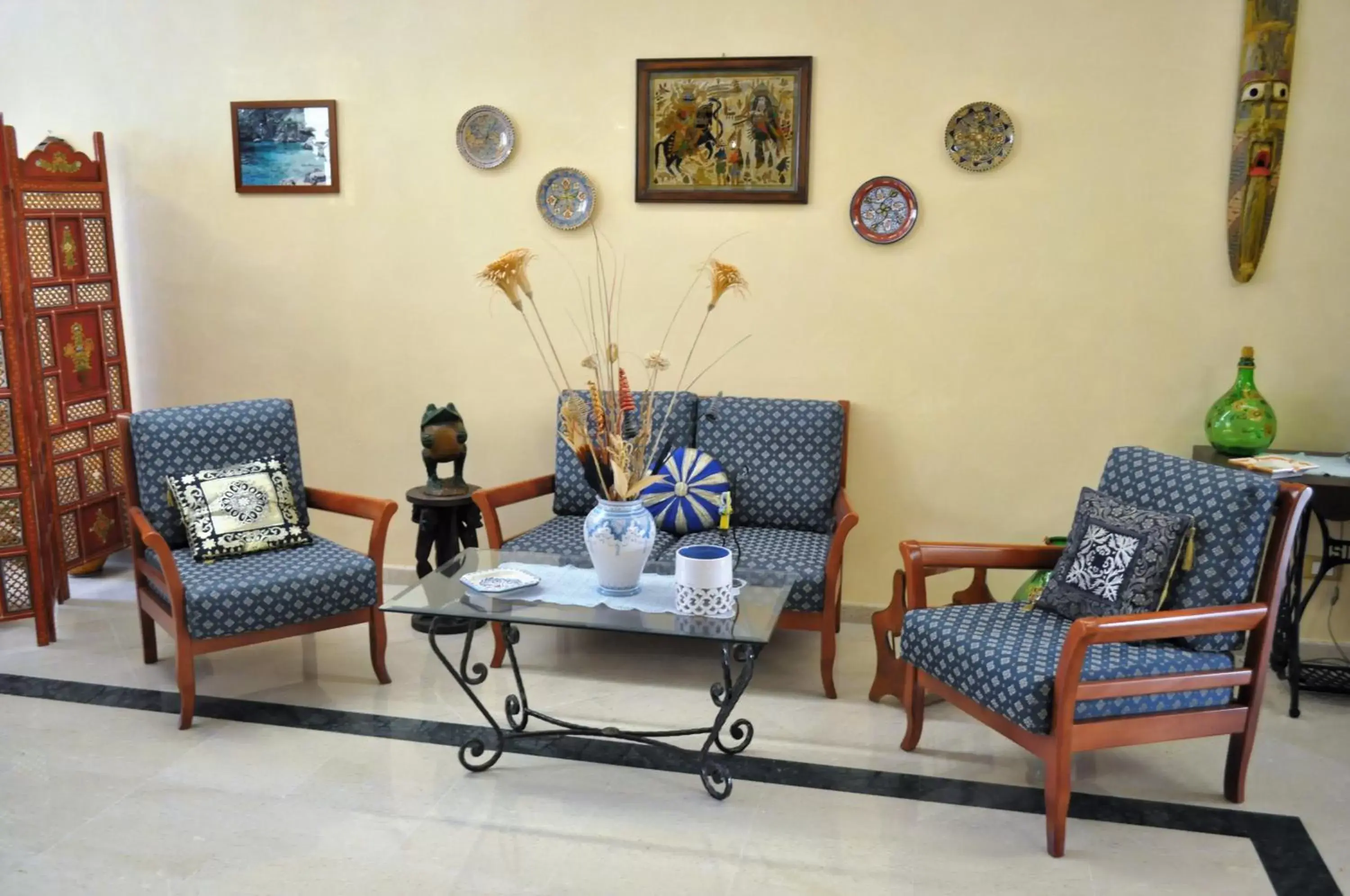 Communal lounge/ TV room, Seating Area in Al-Tair