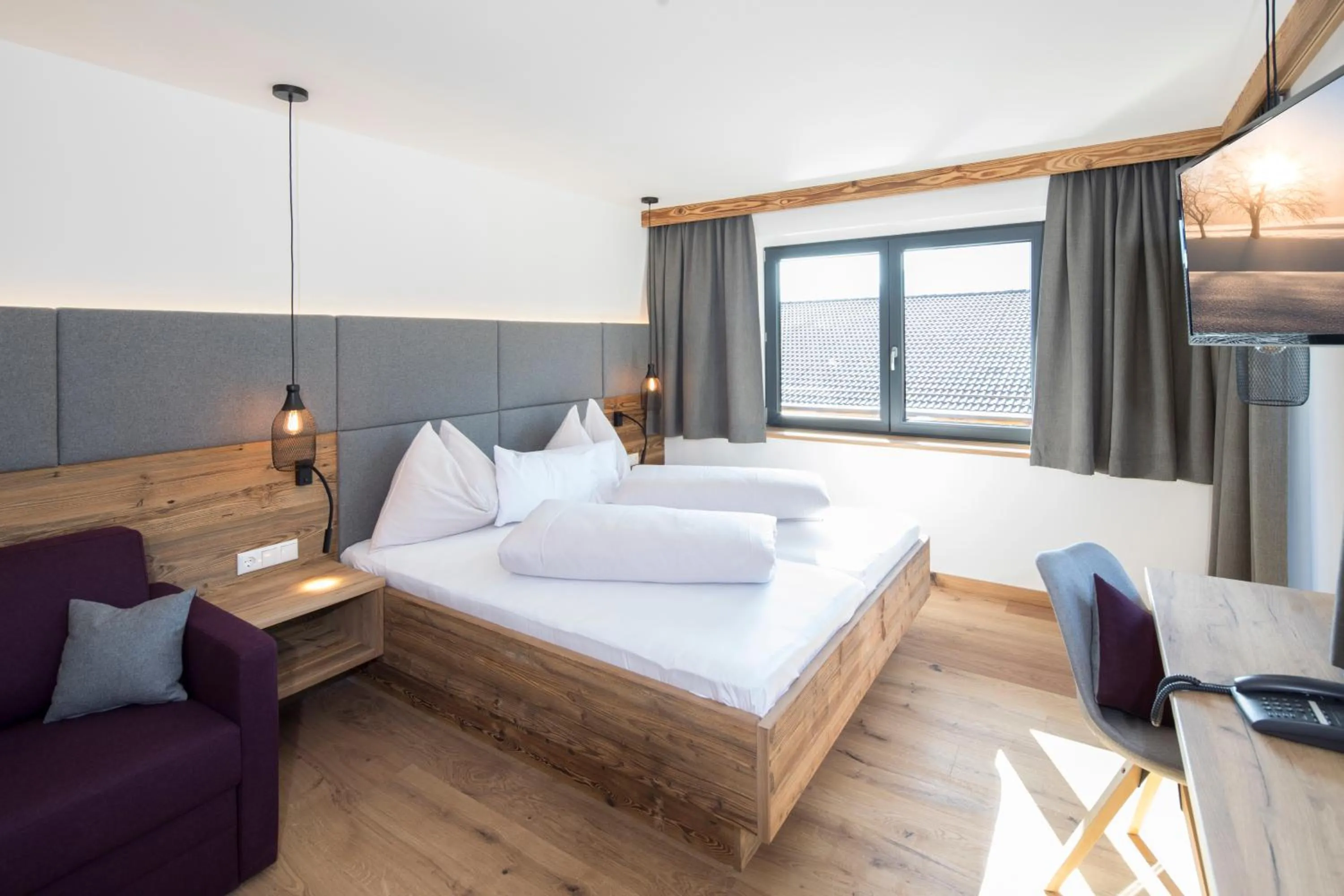 Photo of the whole room, Bed in Hotel & Appartements Heigenhauser