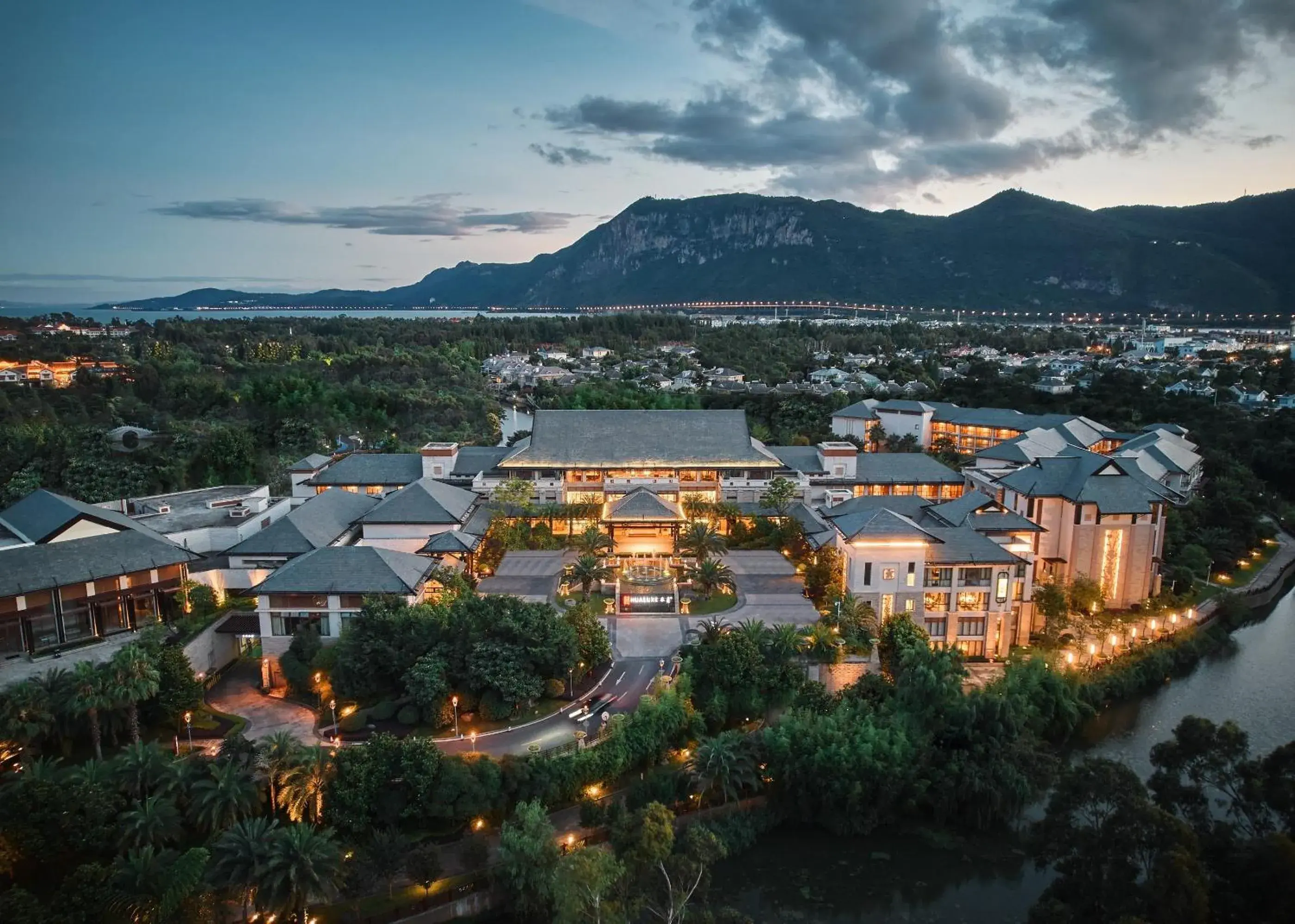 HUALUXE Hotels & Resorts Kunming HUALUXE Hotels & Resorts Kunming