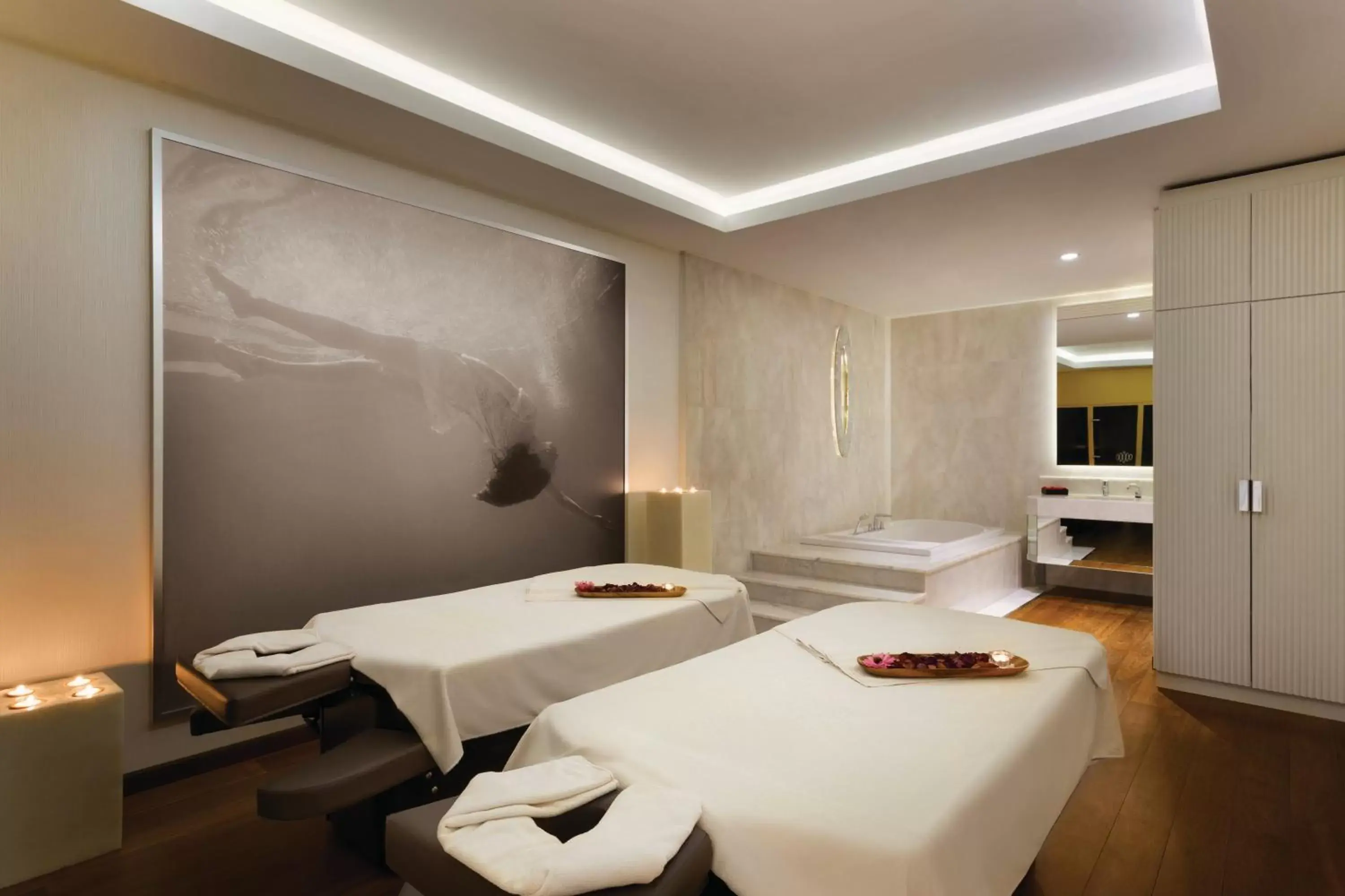 Hot Tub, Spa/Wellness in Wyndham Grand Istanbul Kalamış Marina Hotel