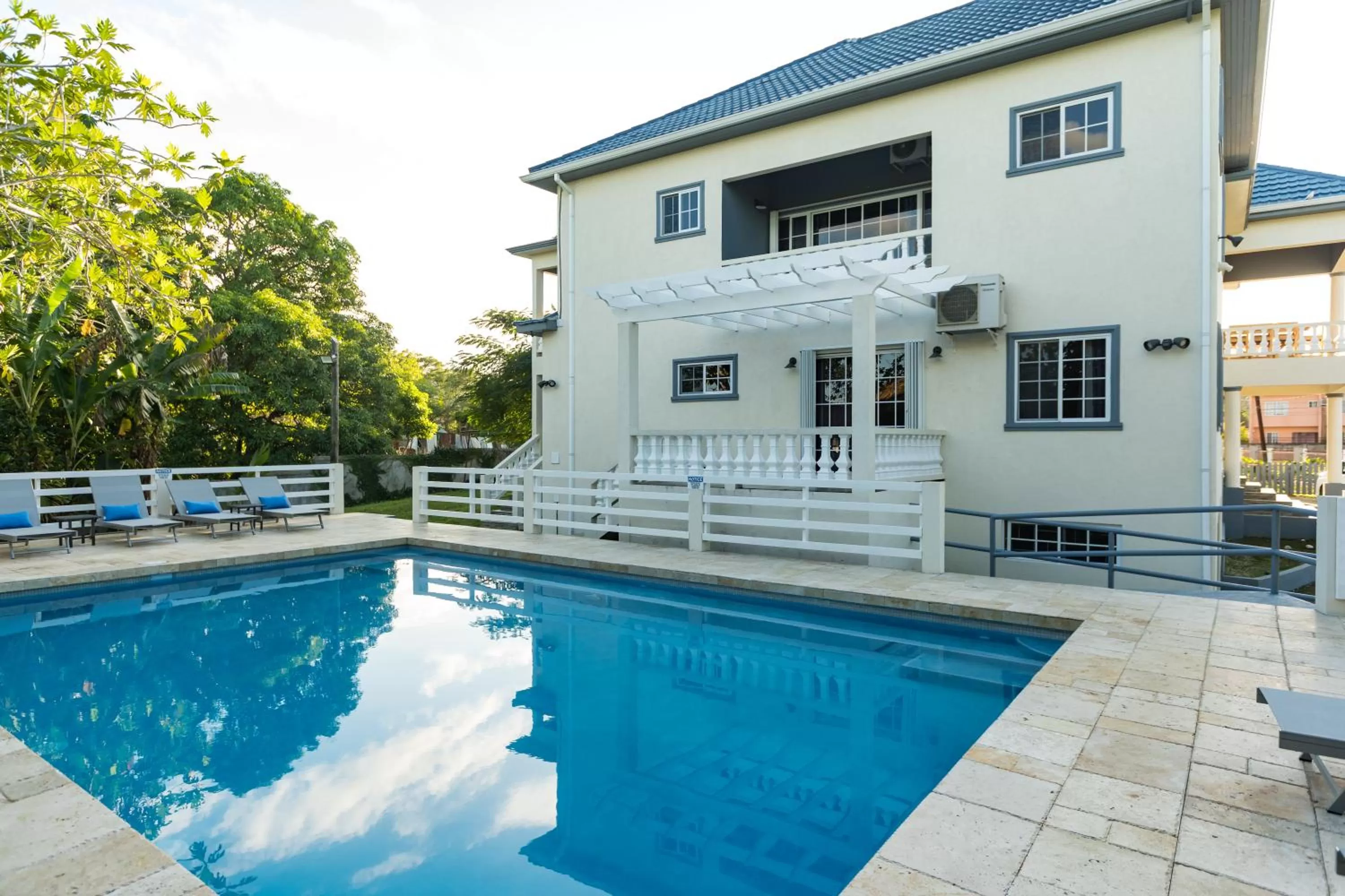 Swimming pool in Blue Paloma Bed & Breakfast