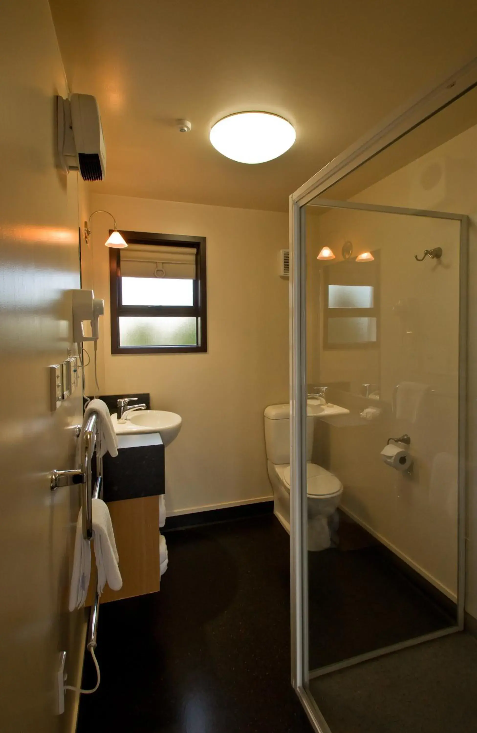 Bathroom in Broadway Motel