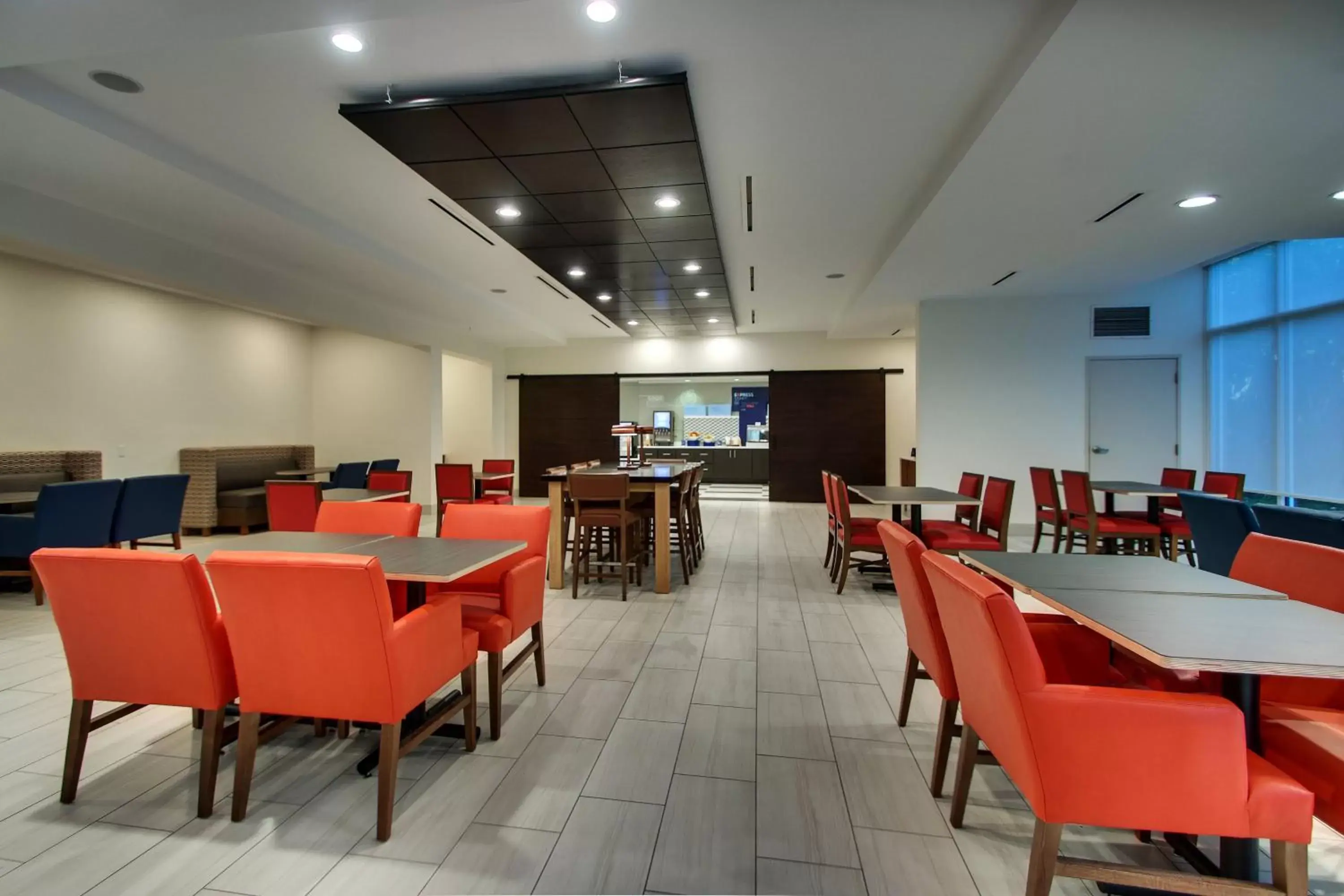 Breakfast, Restaurant/Places to Eat in Holiday Inn Express Georgetown, an IHG Hotel