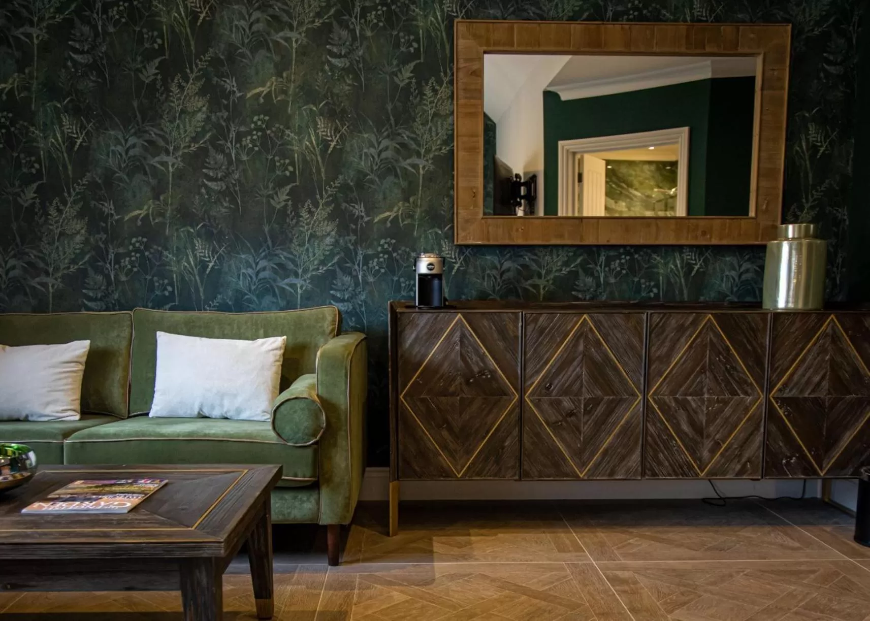 Coffee/tea facilities in Great Fosters - Near Windsor