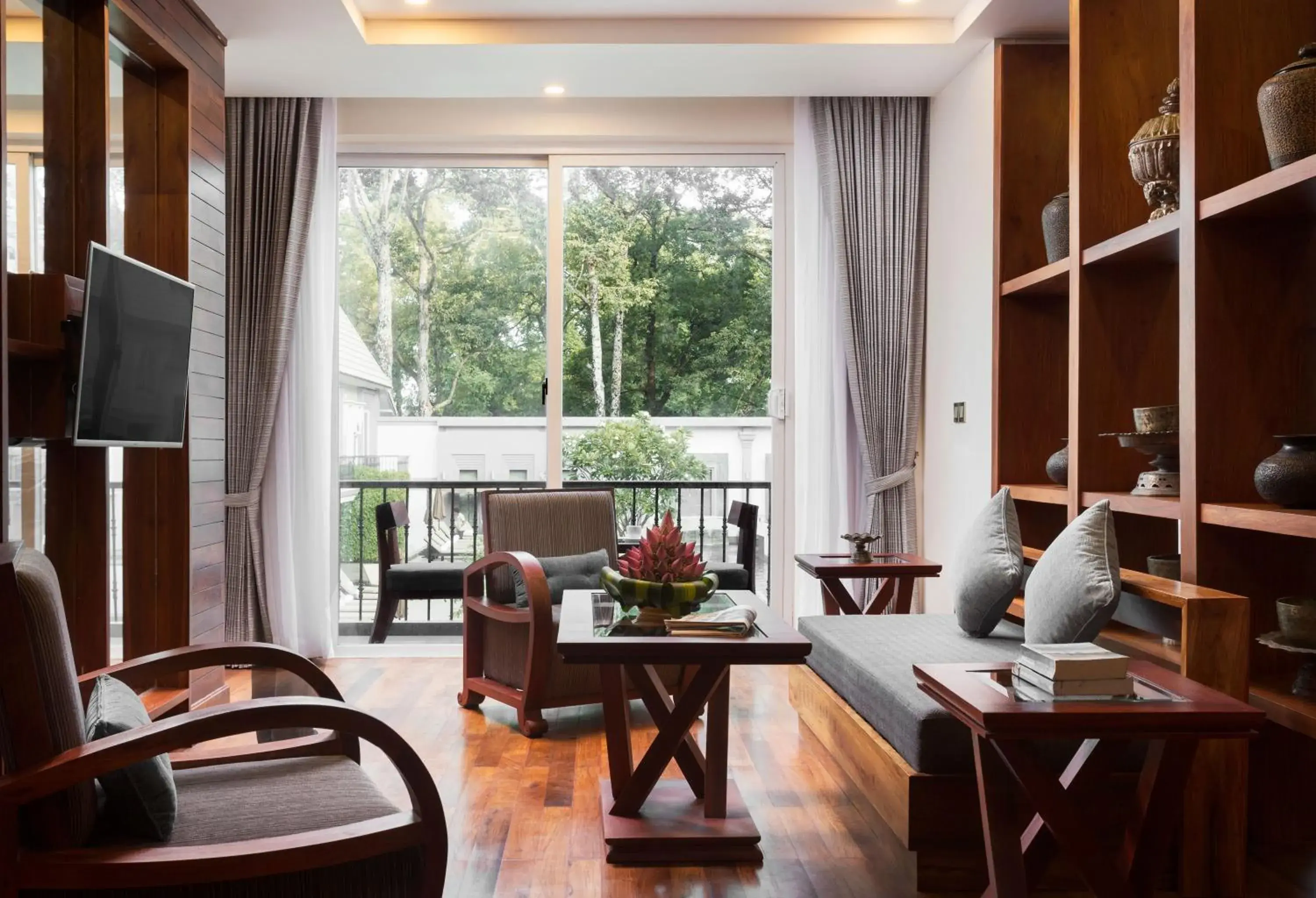 Communal lounge/ TV room, Seating Area in J7 Angkor Hotel