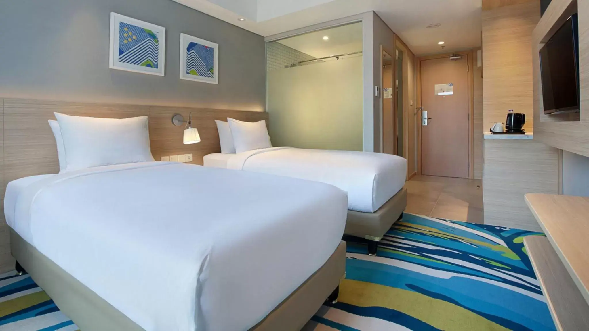 Photo of the whole room, Bed in Holiday Inn Express Jakarta Wahid Hasyim, an IHG Hotel