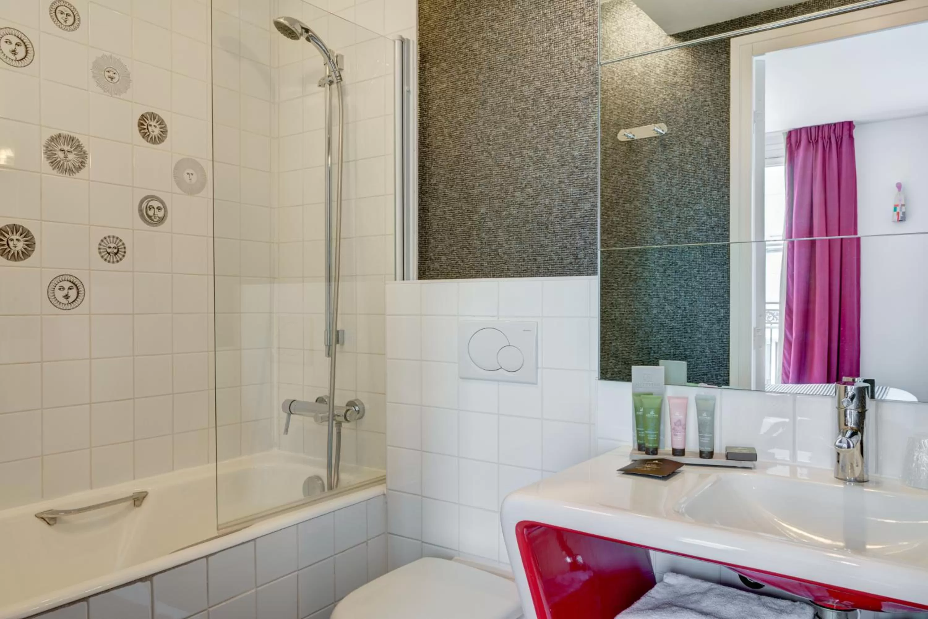 Bathroom in Hotel Joyce - Astotel