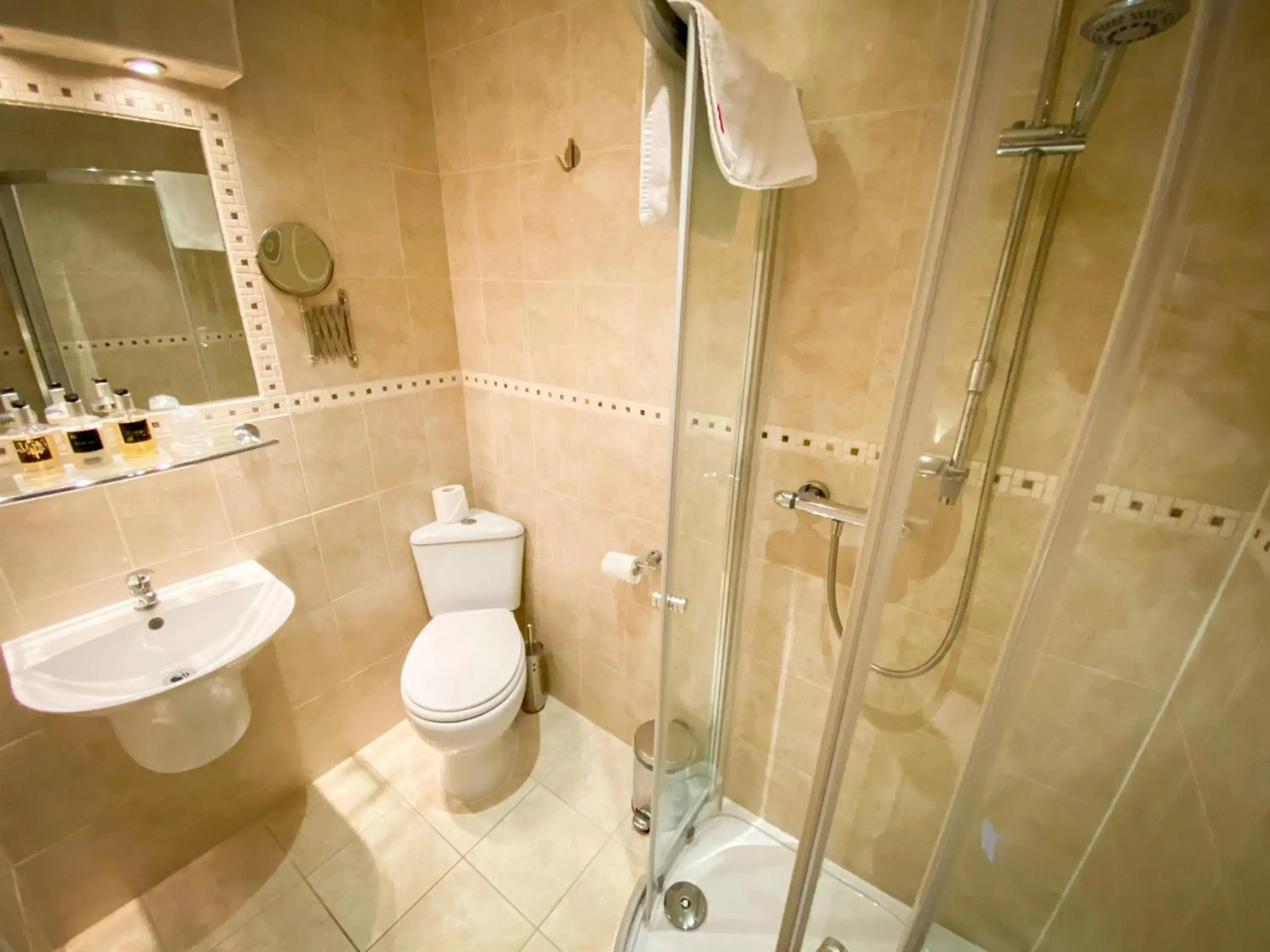 Bathroom in Best Western York House Hotel