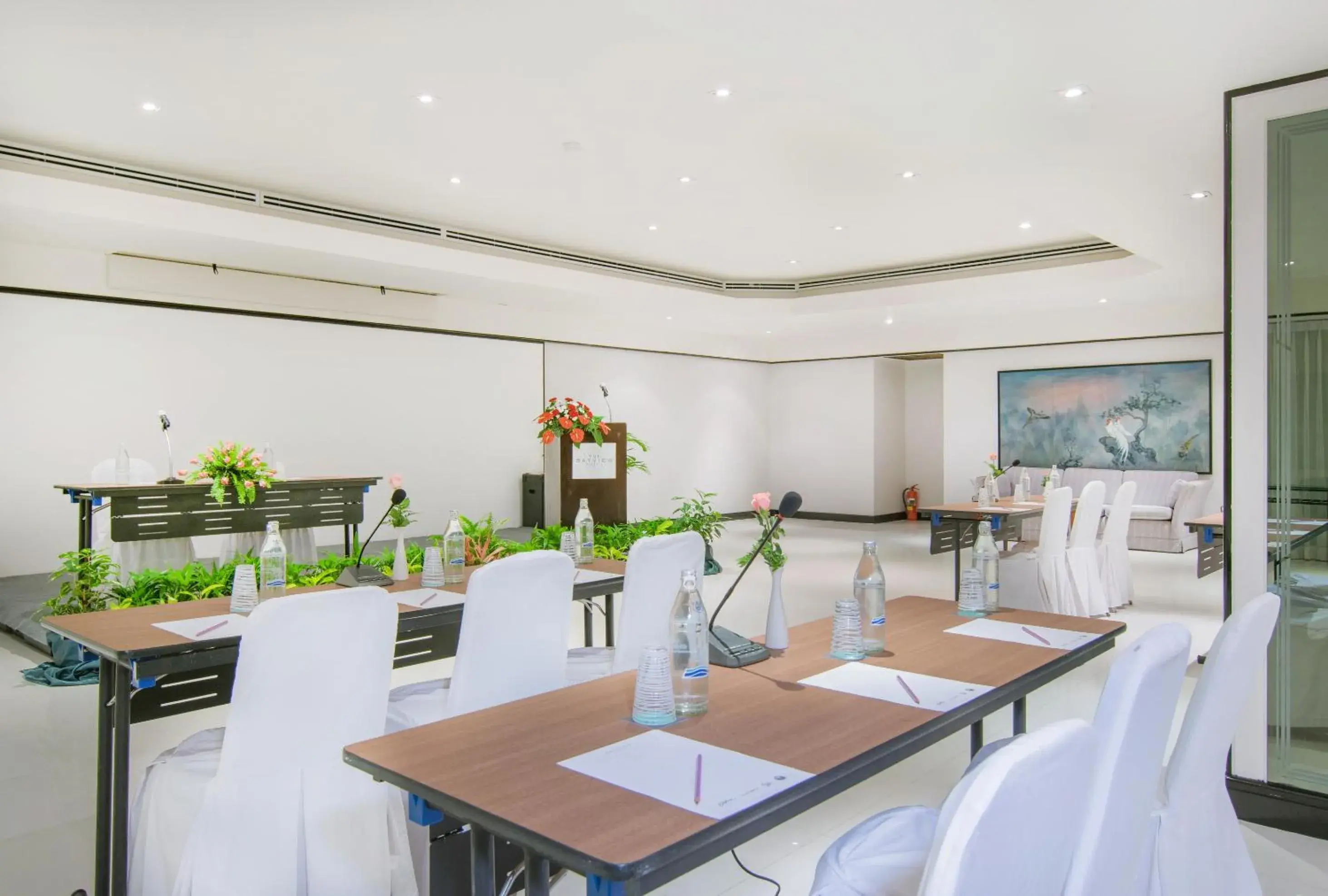 Business facilities, Restaurant/Places to Eat in The Bayview Hotel Pattaya