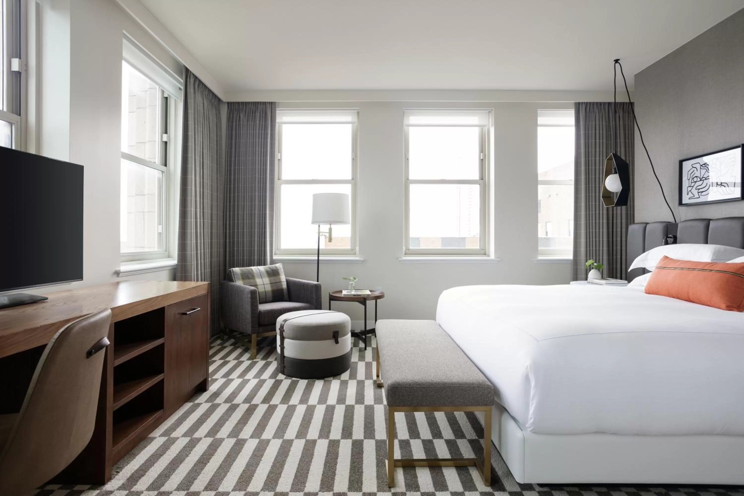 Photo of the whole room, Bed in Kimpton - Harper Hotel by IHG