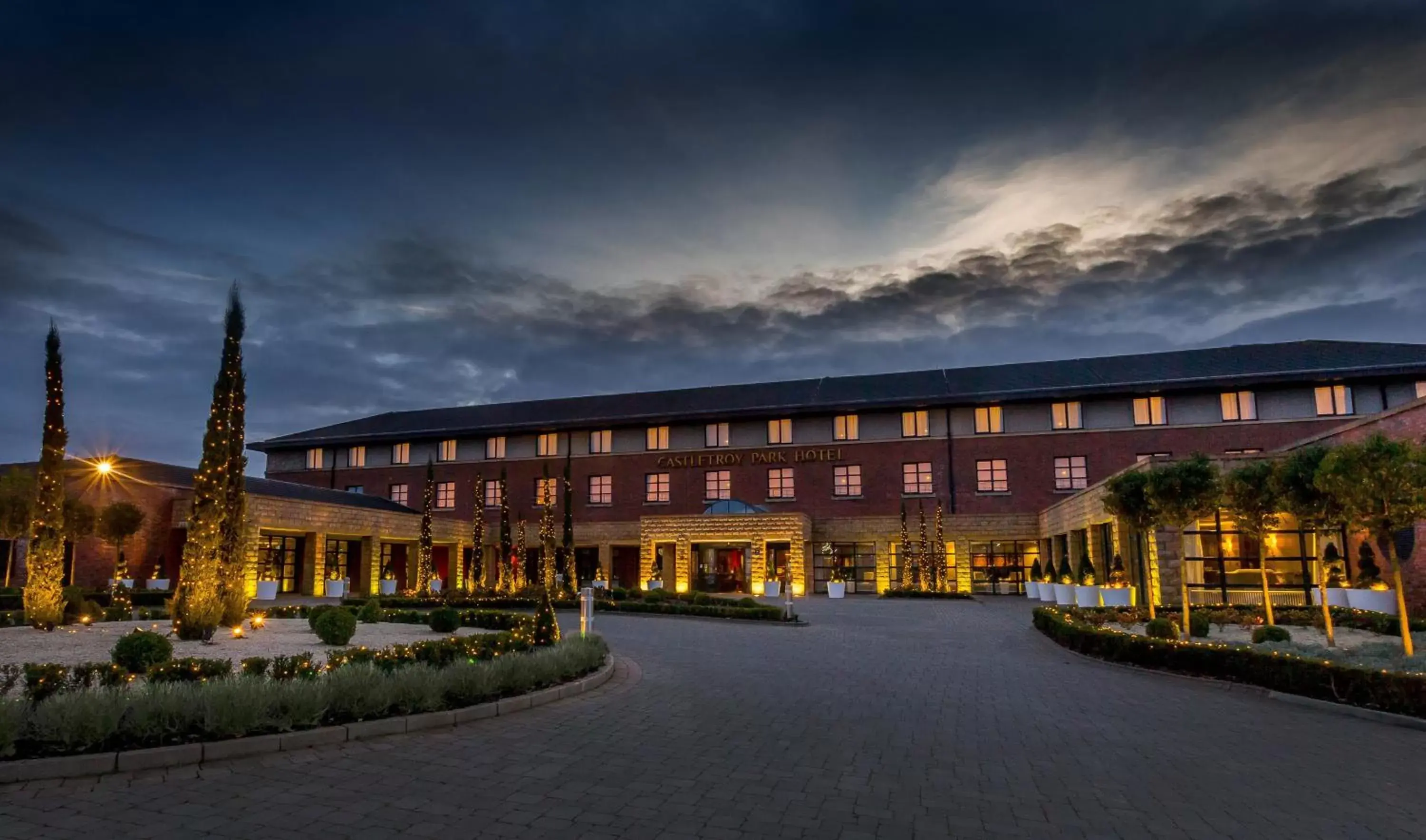 Facade/entrance in Castletroy Park Hotel Facade/entrance in Castletroy Park Hotel