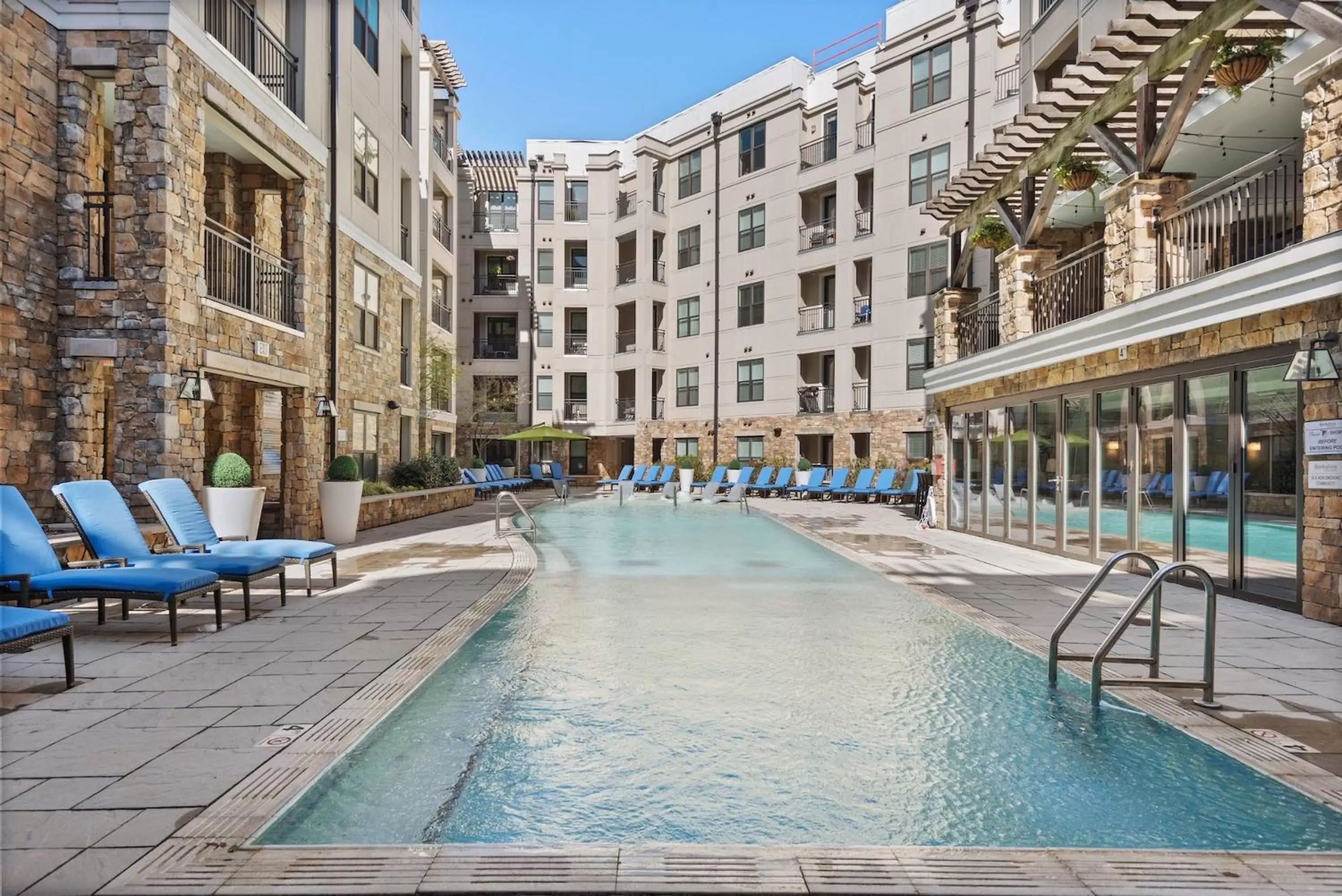 Property building, Swimming Pool in Kasa Dilworth Charlotte