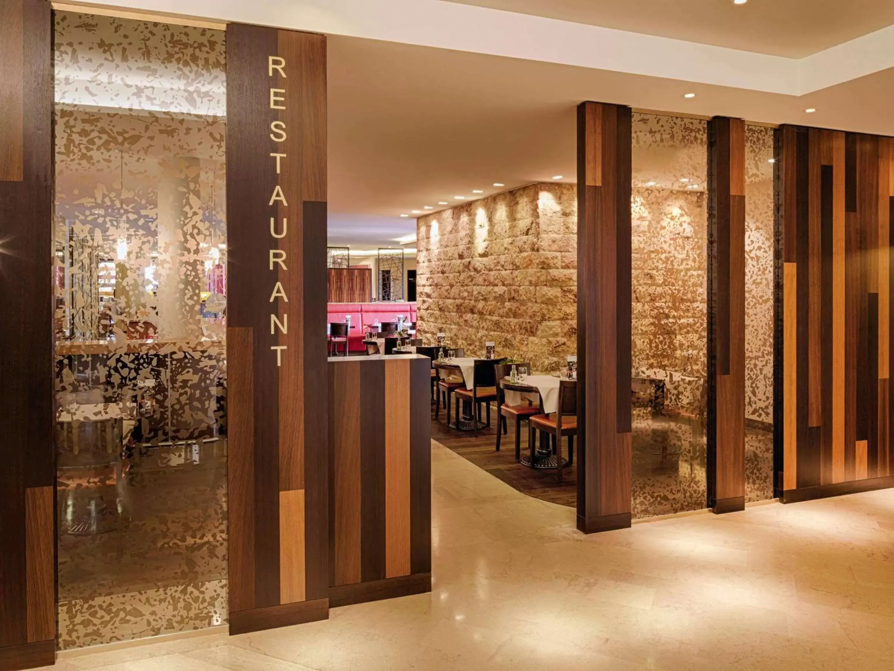 Restaurant/places to eat in Moevenpick Hotel And Casino Geneva