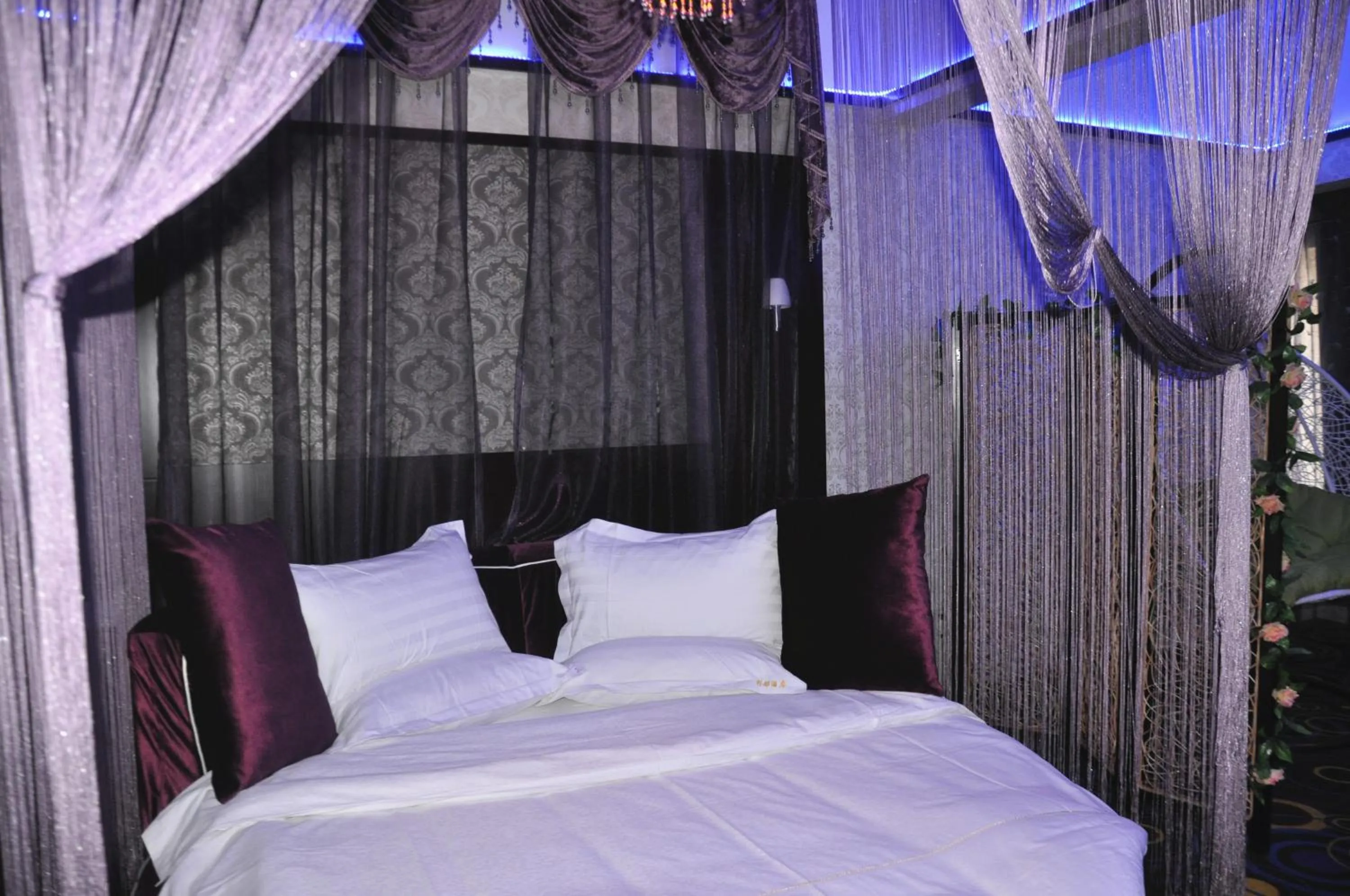 Bed in Da Zhen Hotel (Previously: Qian Lv Chen Hotel Da Zhen)