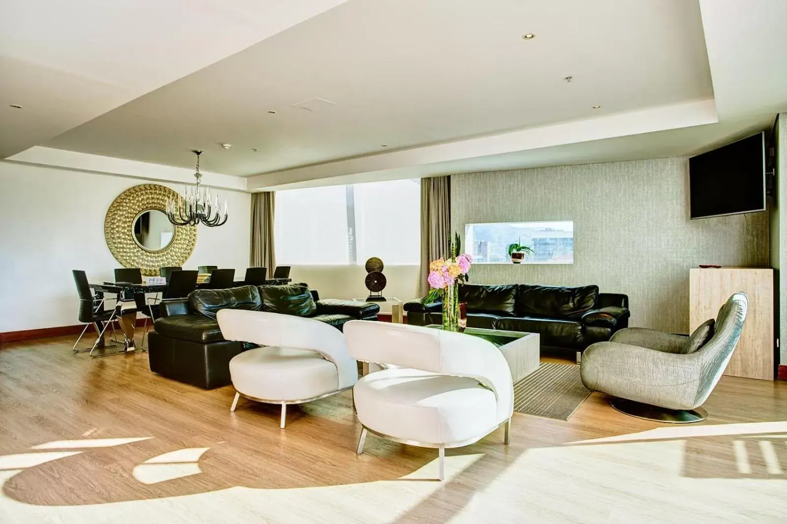 Living room, Lounge/Bar in Hotel San Fernando Plaza