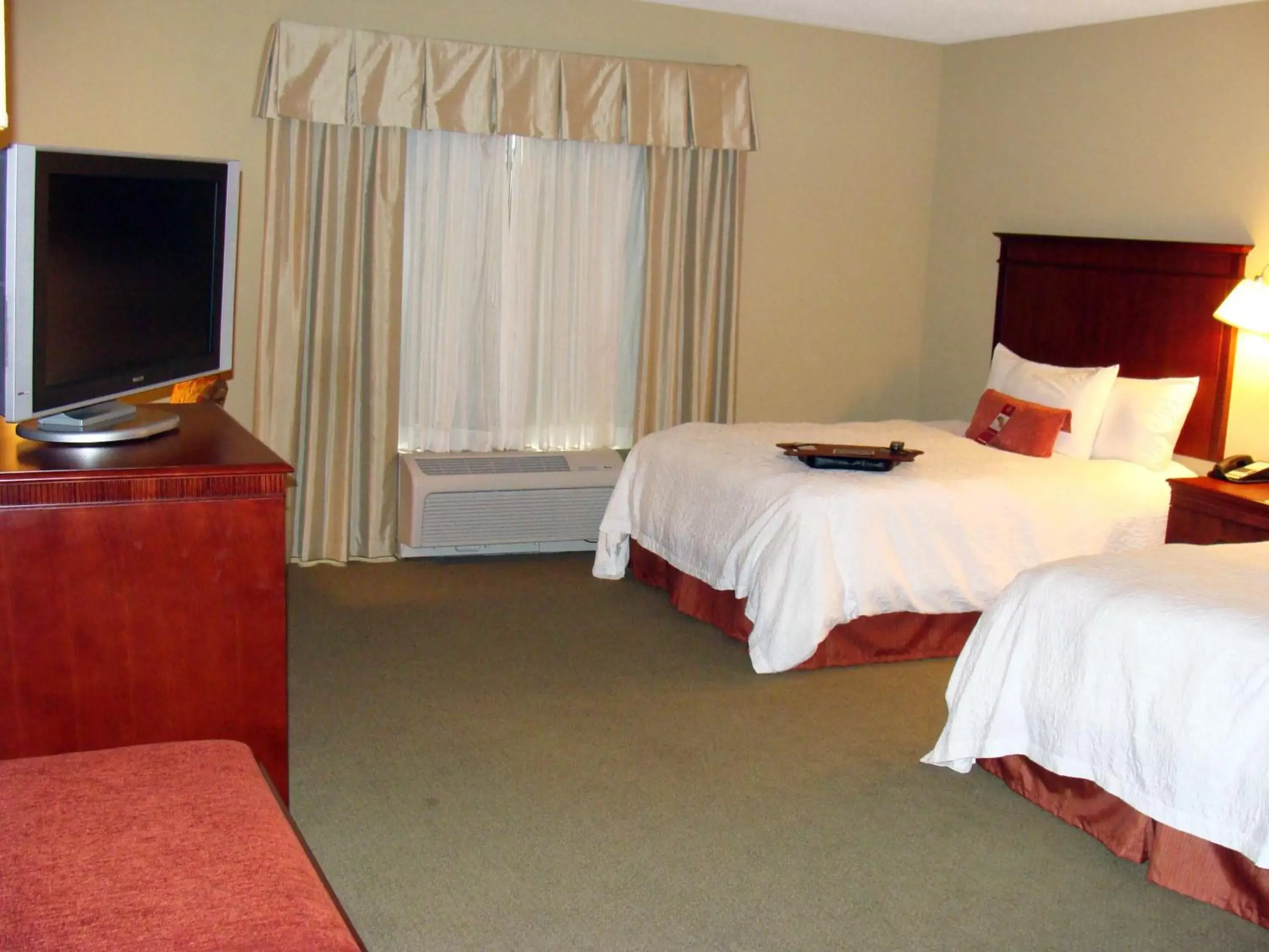 Bedroom, Bed in Hampton Inn Calera