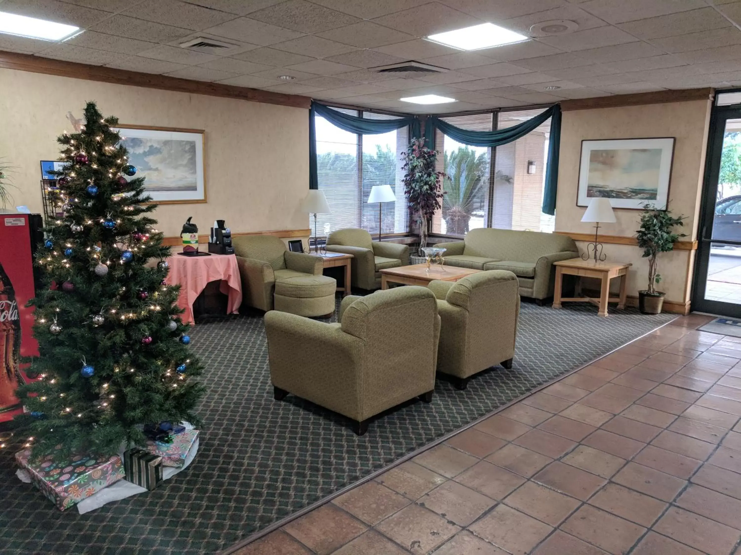 Seating area, Lobby/Reception in Days Inn by Wyndham Seguin TX