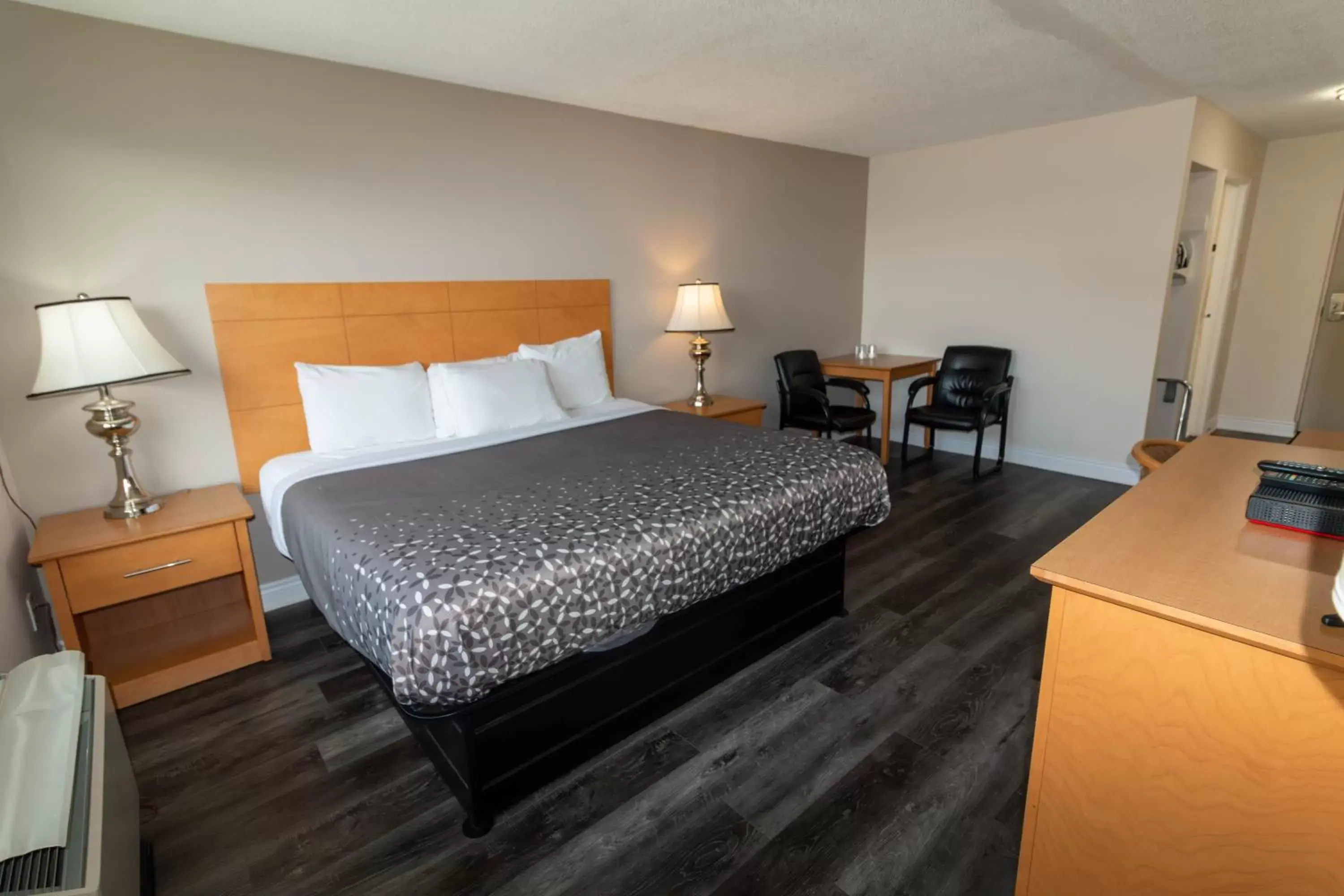 Bed in Borden Inn and Suites