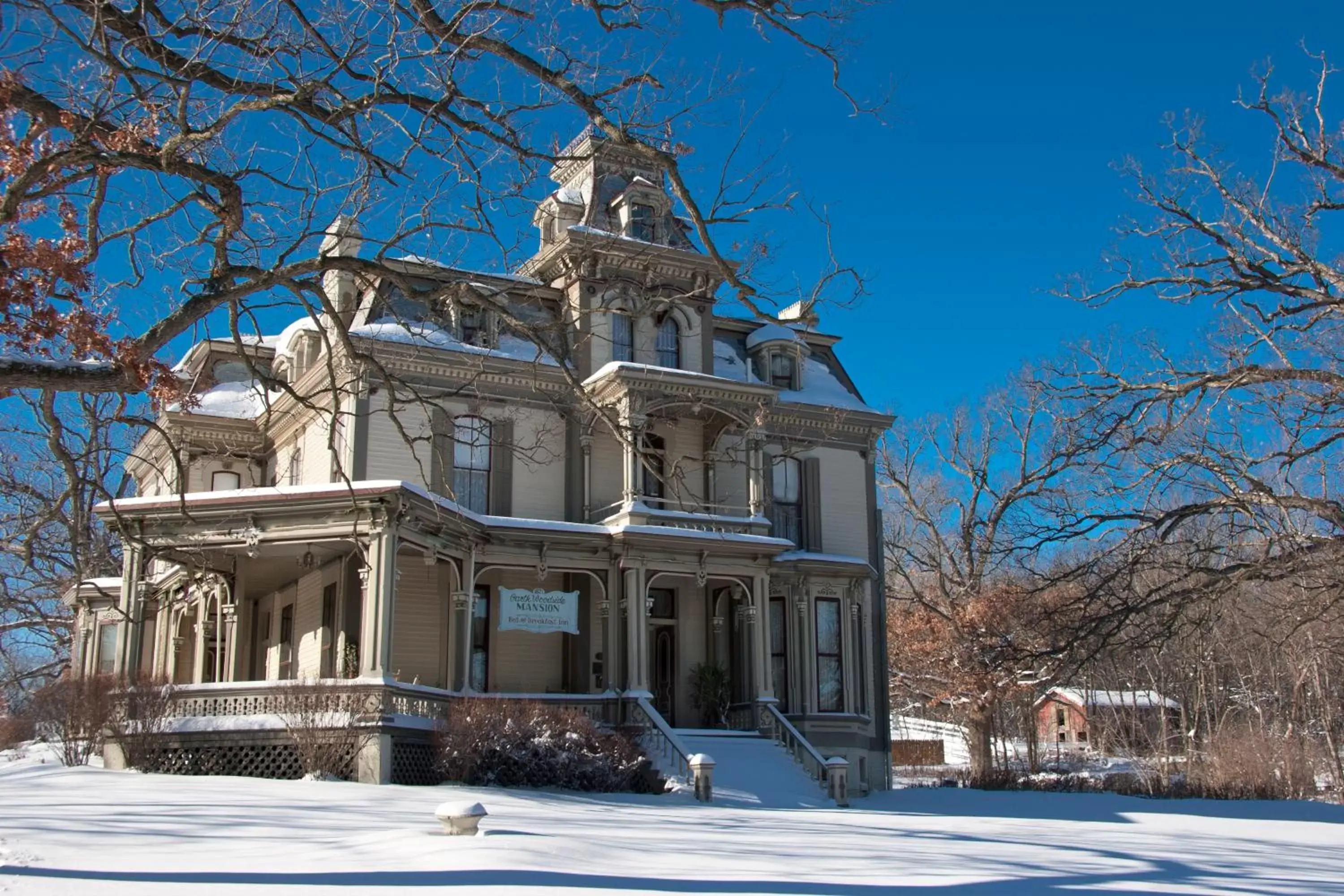 Facade/entrance, Winter in Garth Woodside Mansion Bed and Breakfast