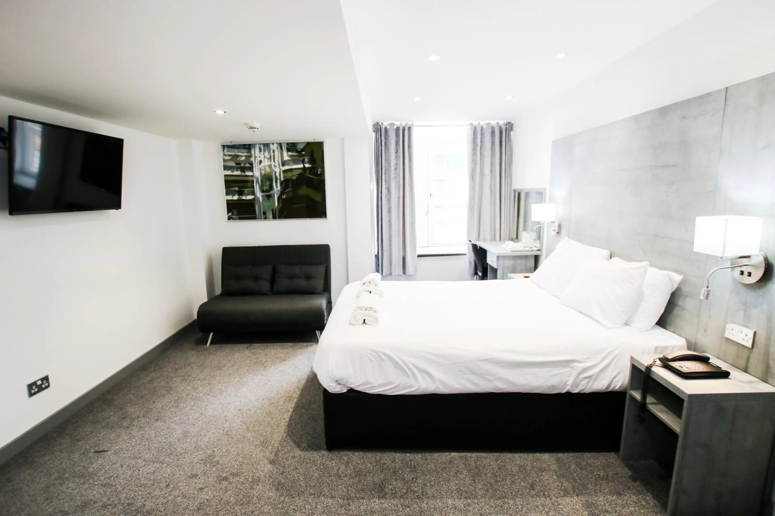 Bed in Brunswick Merchant City Hotel