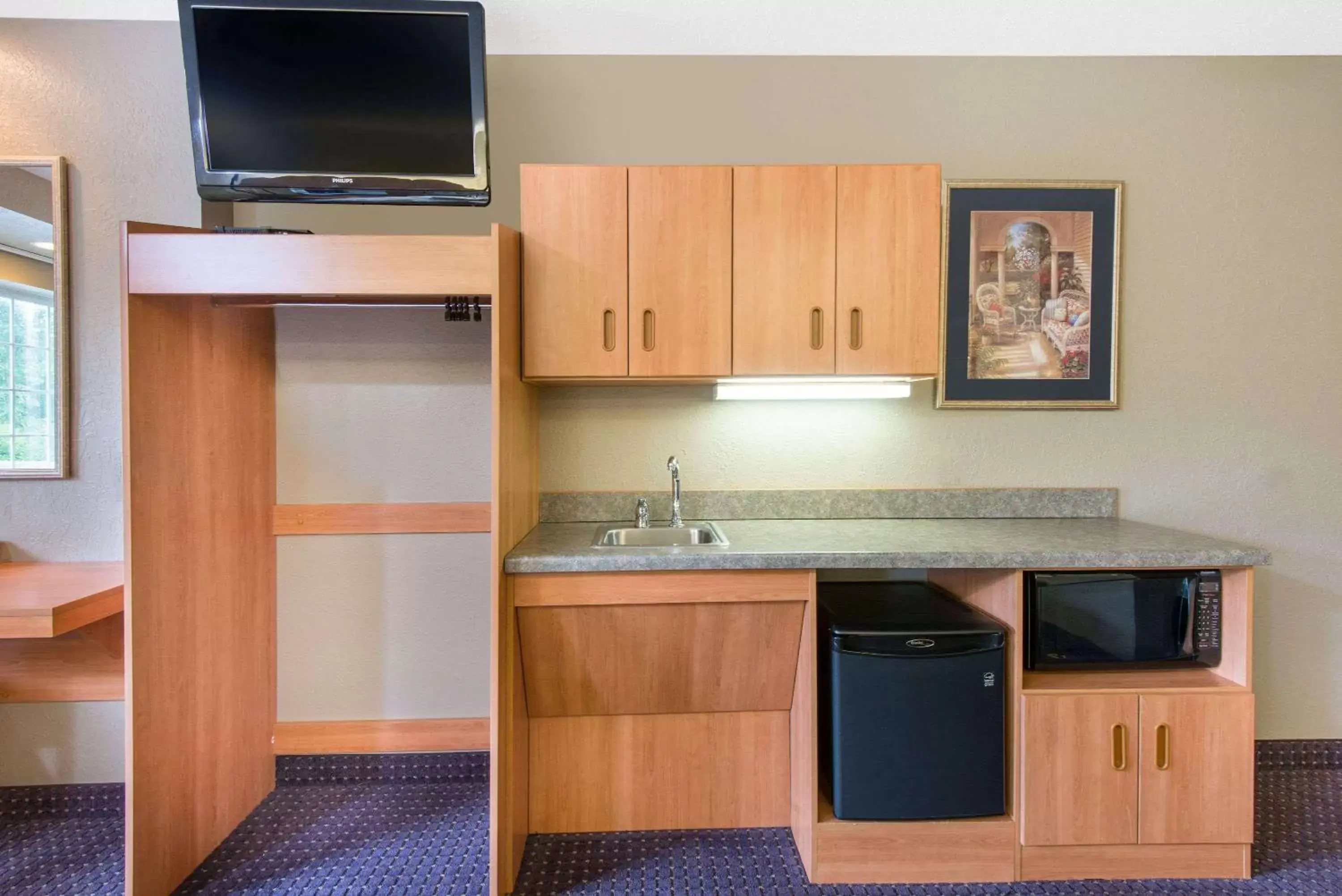 Photo of the whole room, Kitchen/Kitchenette in Microtel Inn & Suites by Wyndham Hazelton/Bruceton Mills