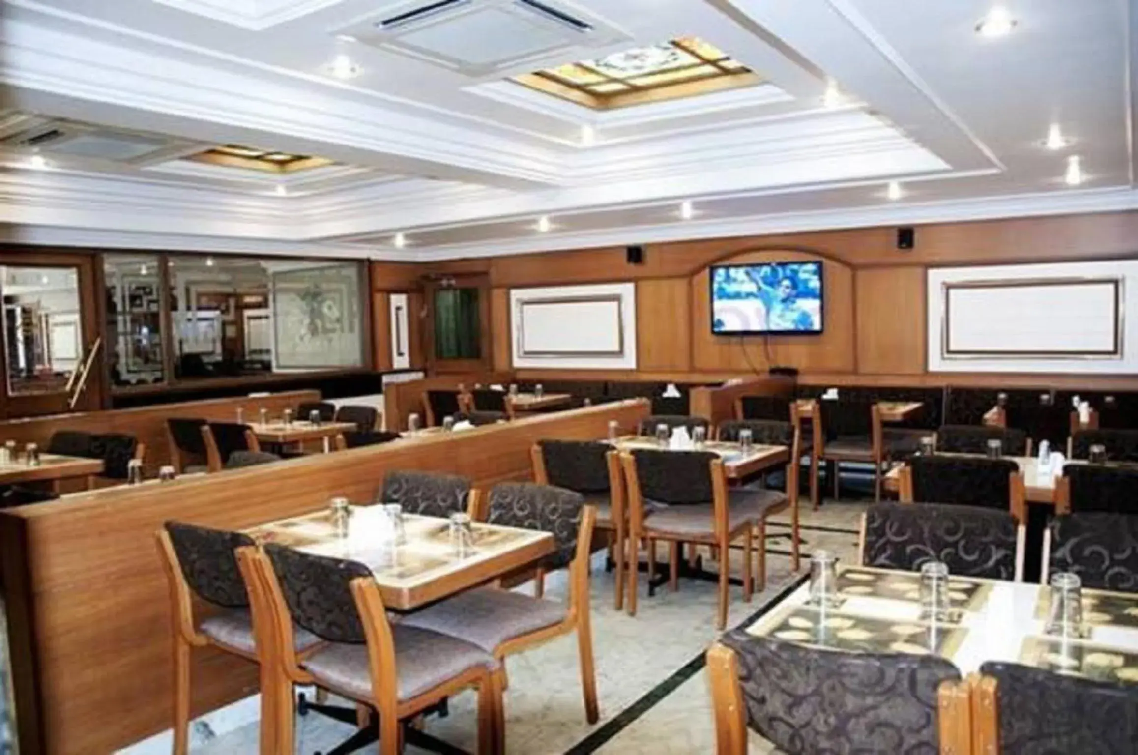 Restaurant/places to eat in Suvarna Residency Restaurant/places to eat in Suvarna Residency