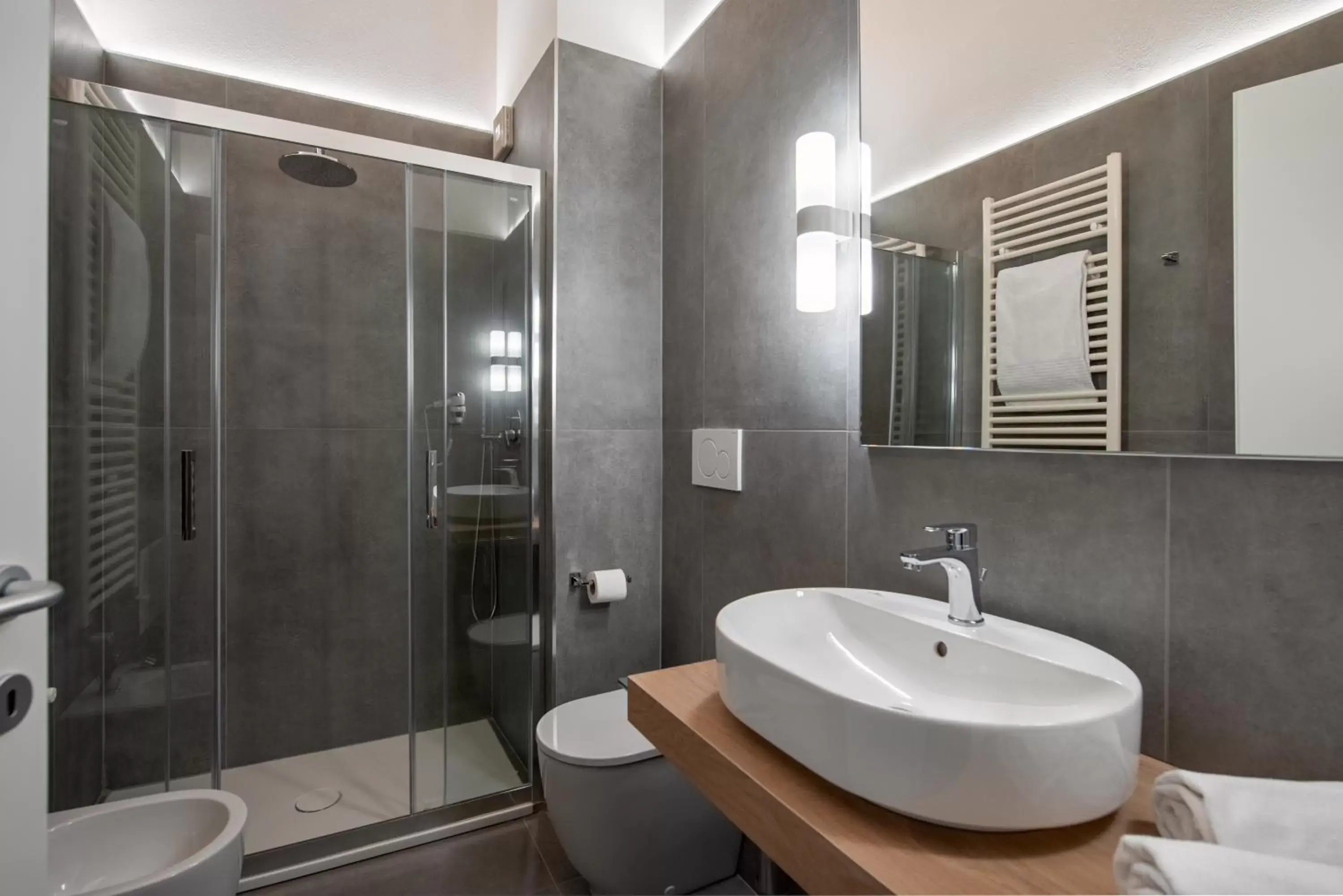 Shower, Bathroom in Hotel Maranello Village