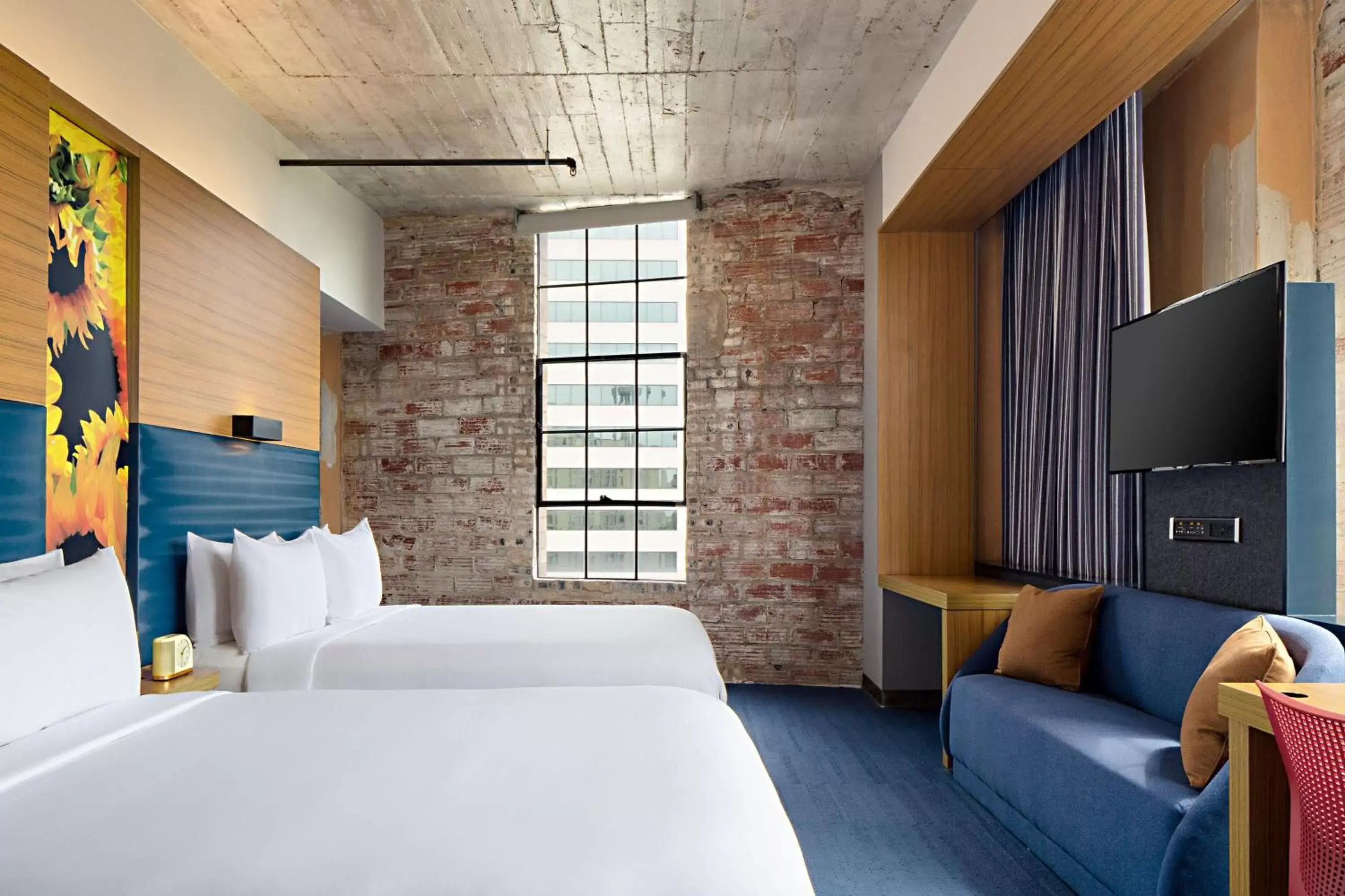 Photo of the whole room, Bed in Aloft Dallas Downtown