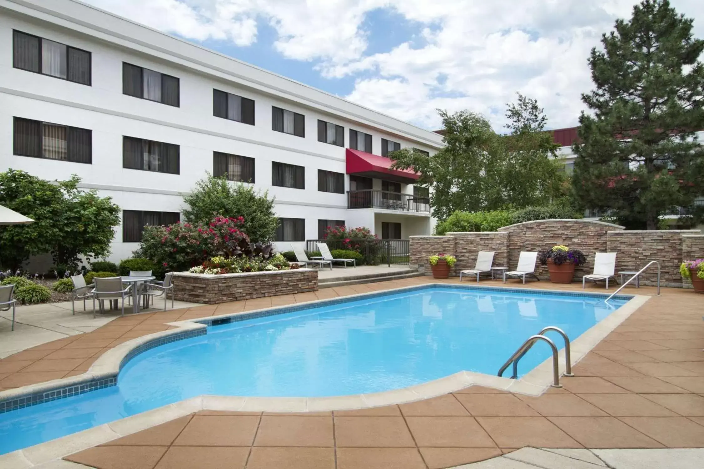 Pool view, Swimming Pool in Embassy Suites by Hilton Detroit Metro Airport