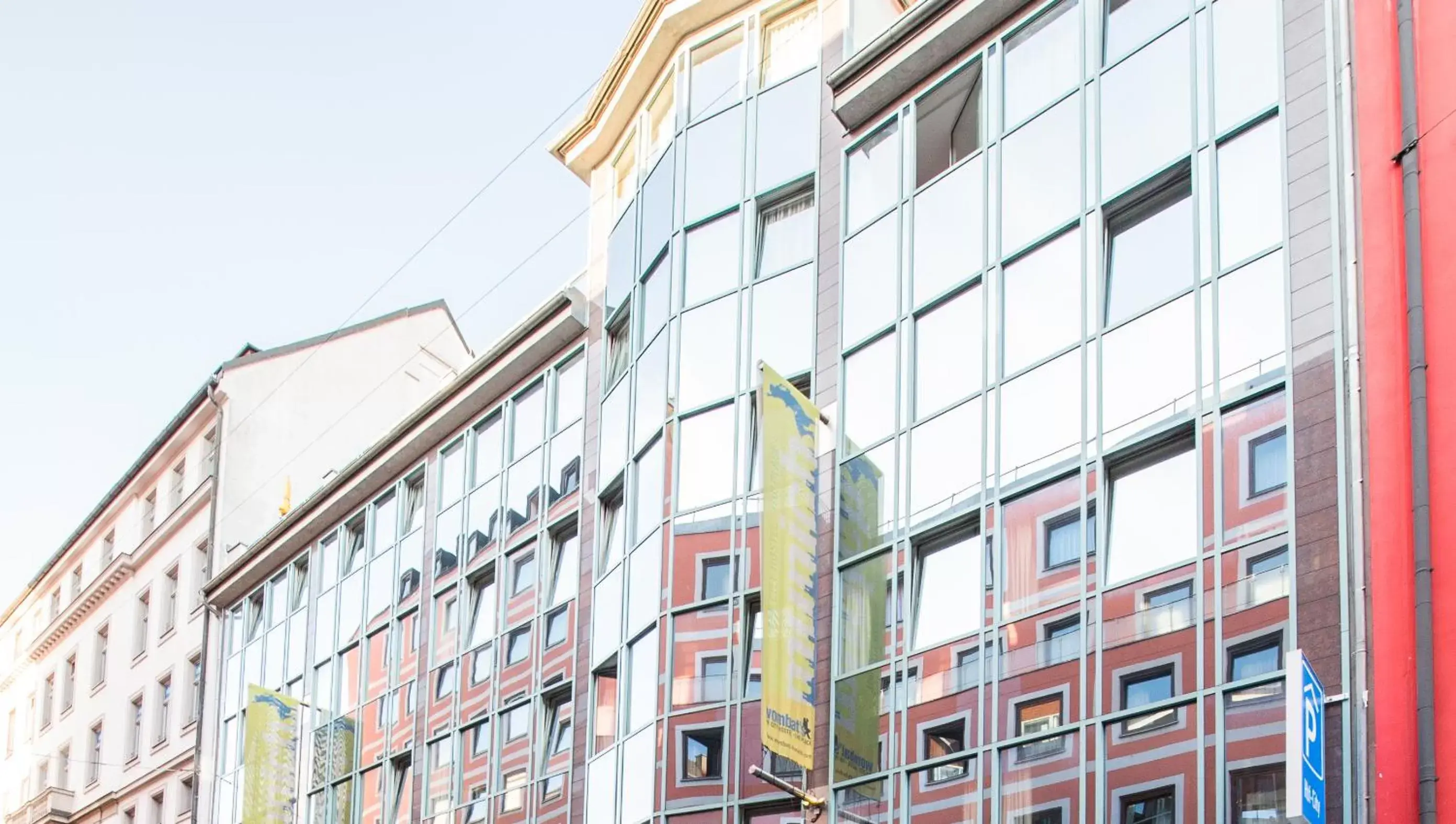 Facade/entrance, Property Building in Wombat's City Hostel Munich Hauptbahnhof