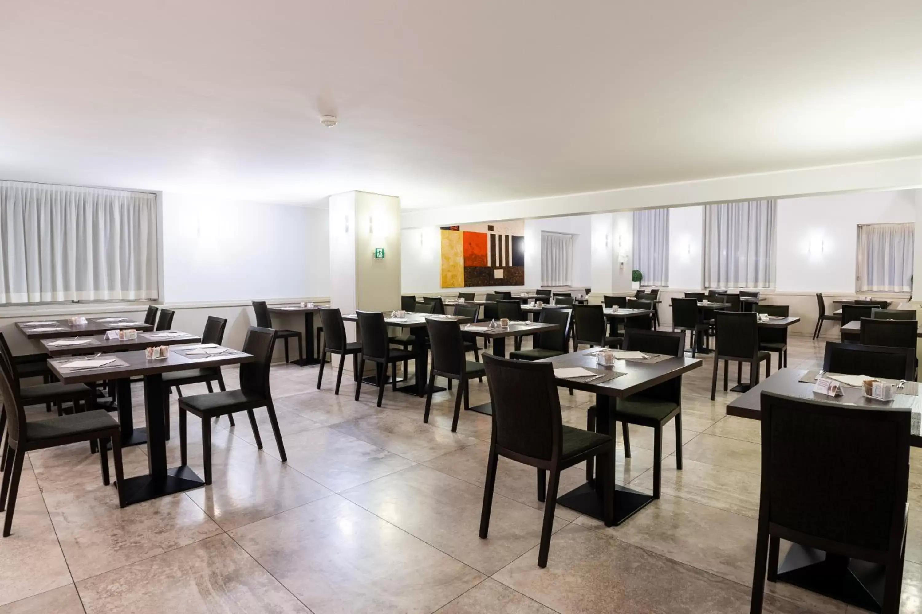 Restaurant/Places to Eat in Hotel Como