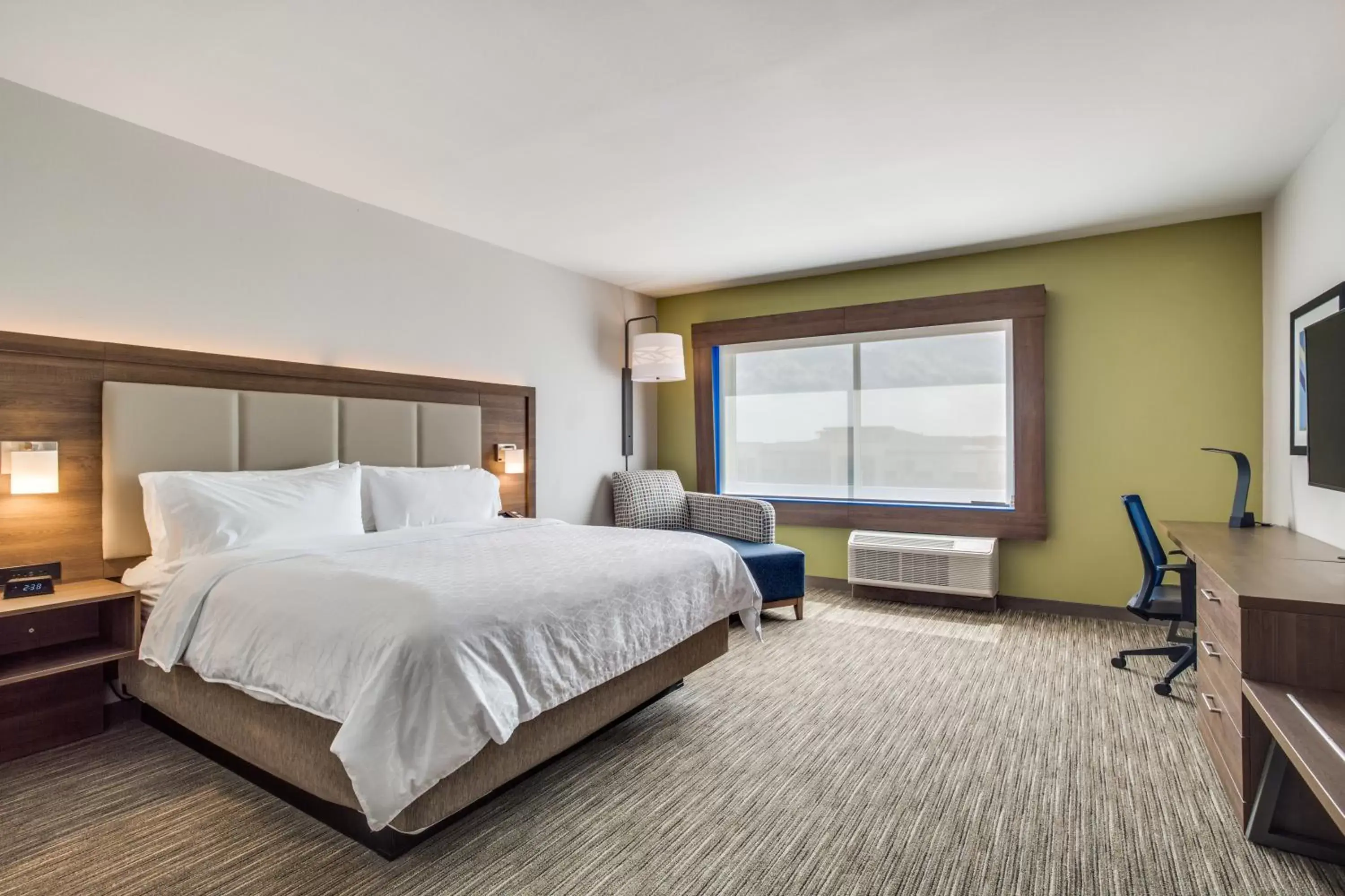 Holiday Inn Express & Suites - Denton South, an IHG Hotel