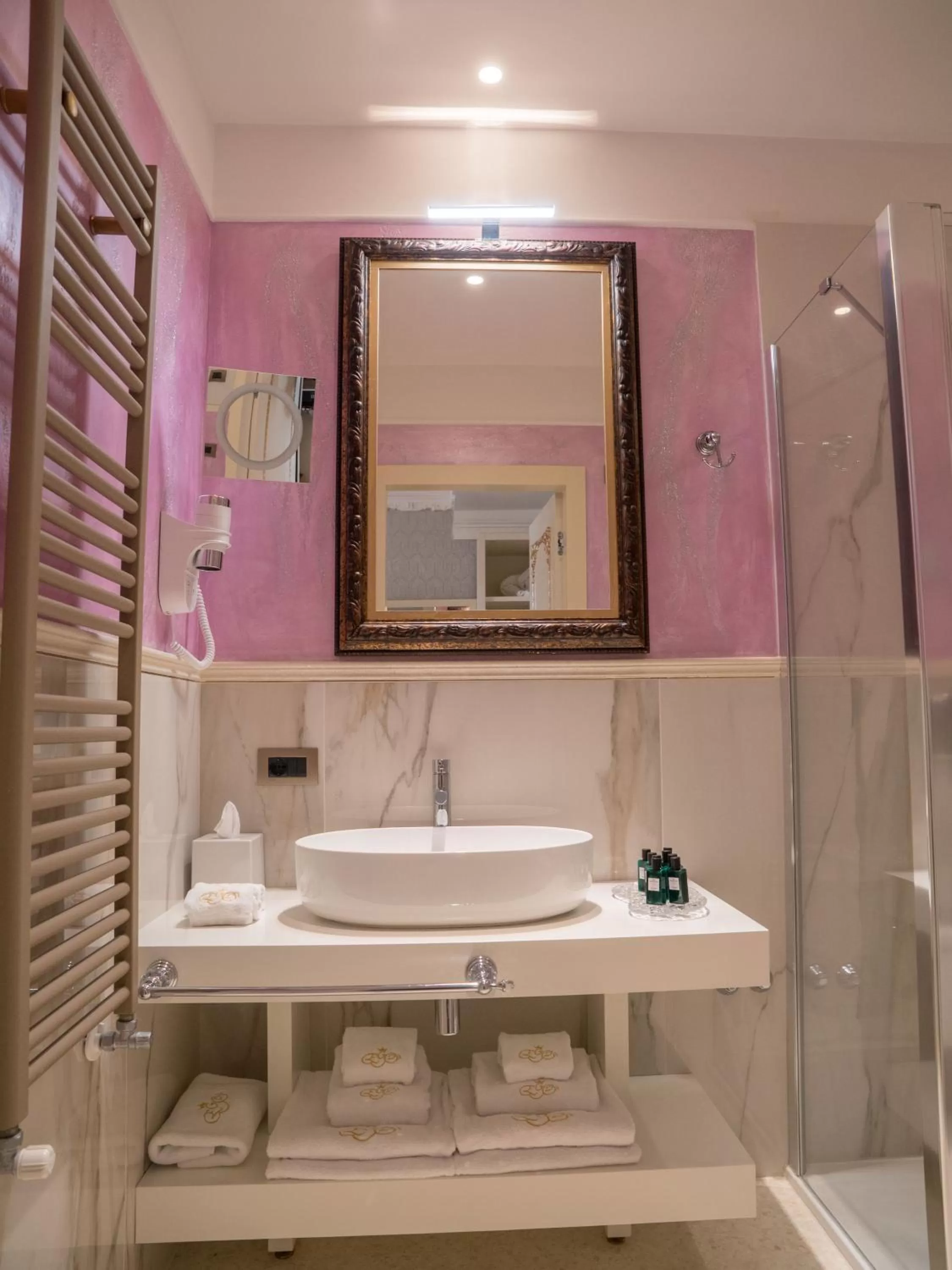 Shower in EGO' Boutique Hotel - The Silk Road