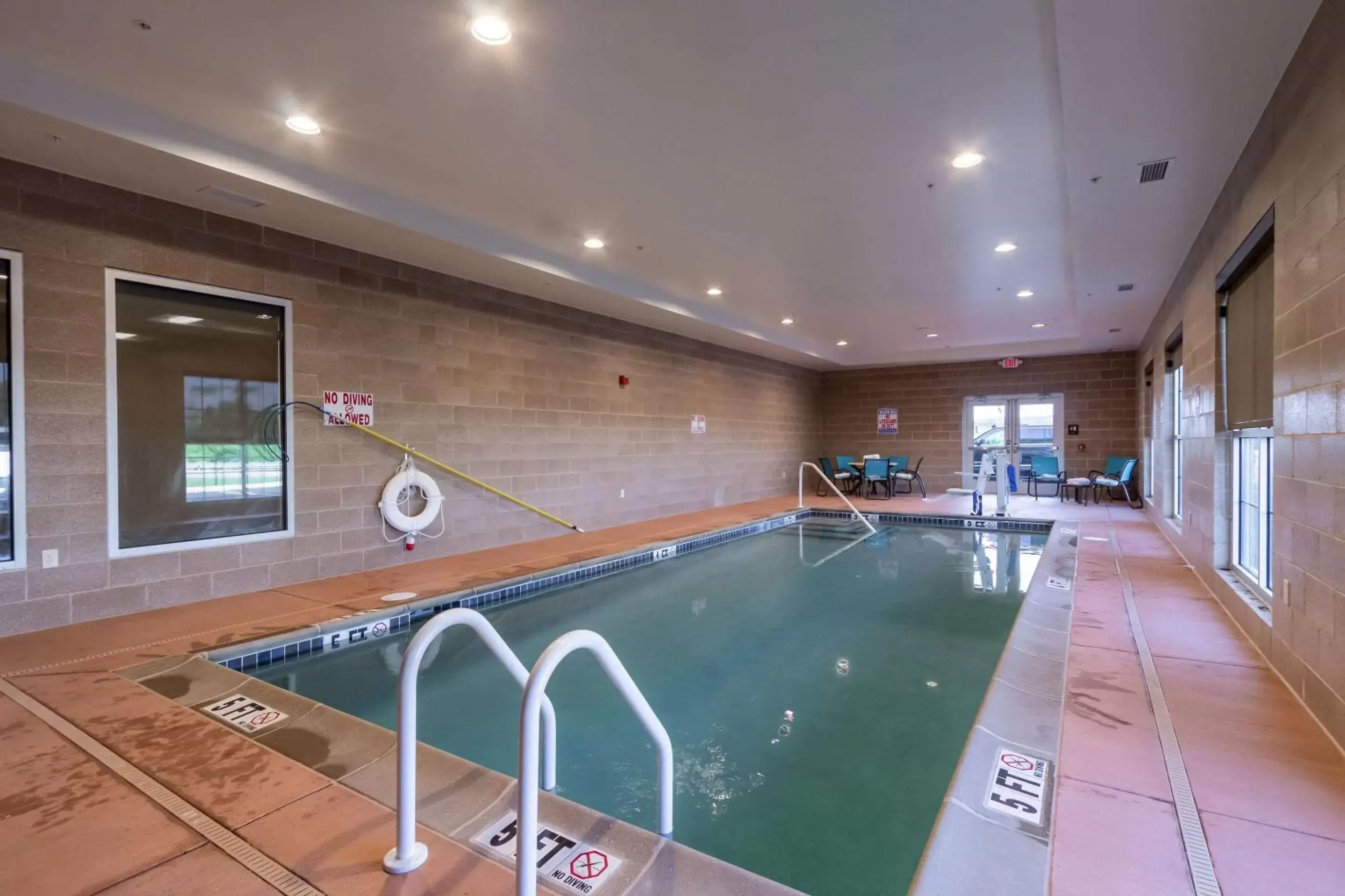 On site, Swimming Pool in Comfort Inn & Suites - Harrisburg Airport - Hershey South