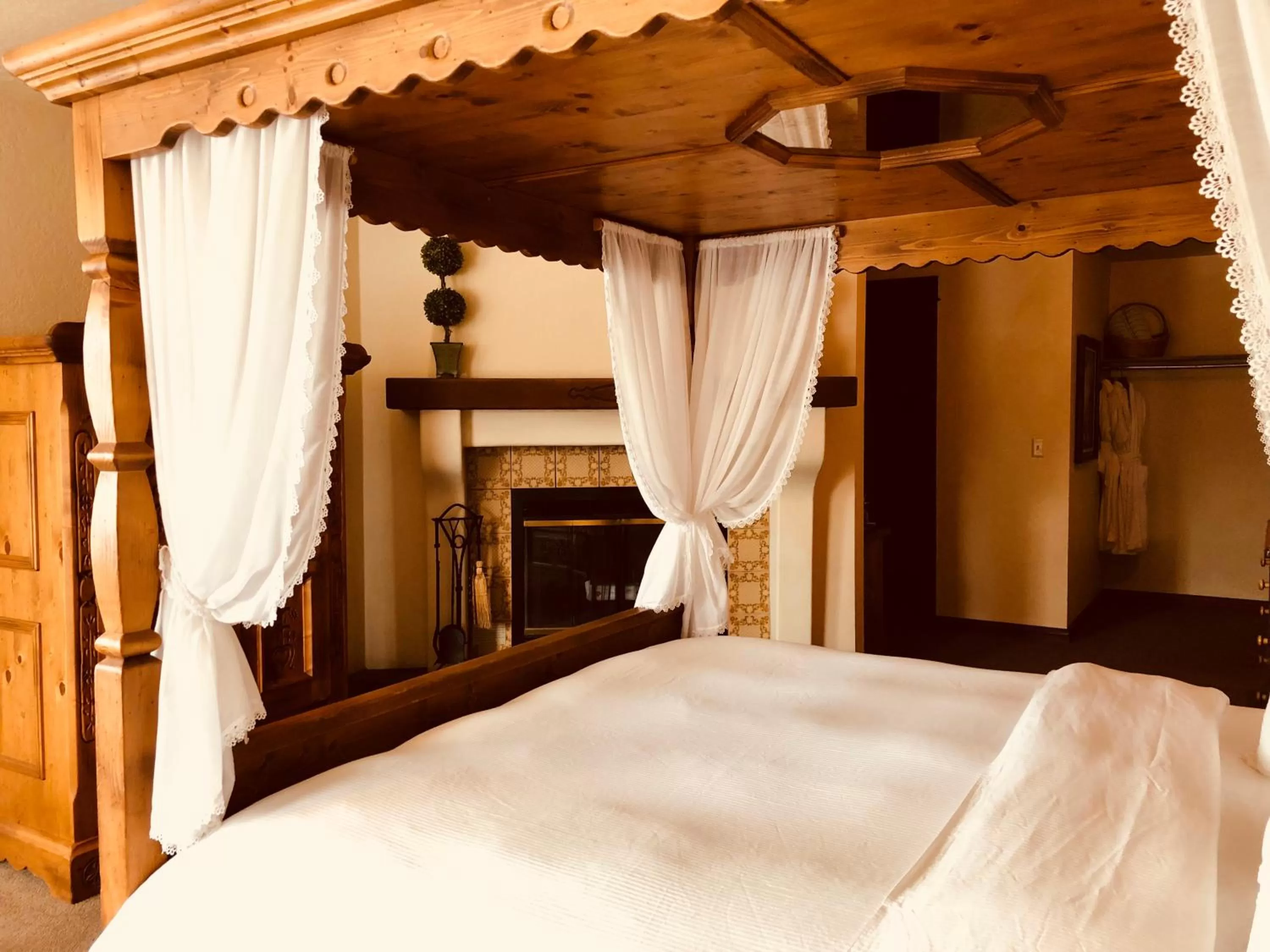 Decorative detail, Bed in Enzian Inn