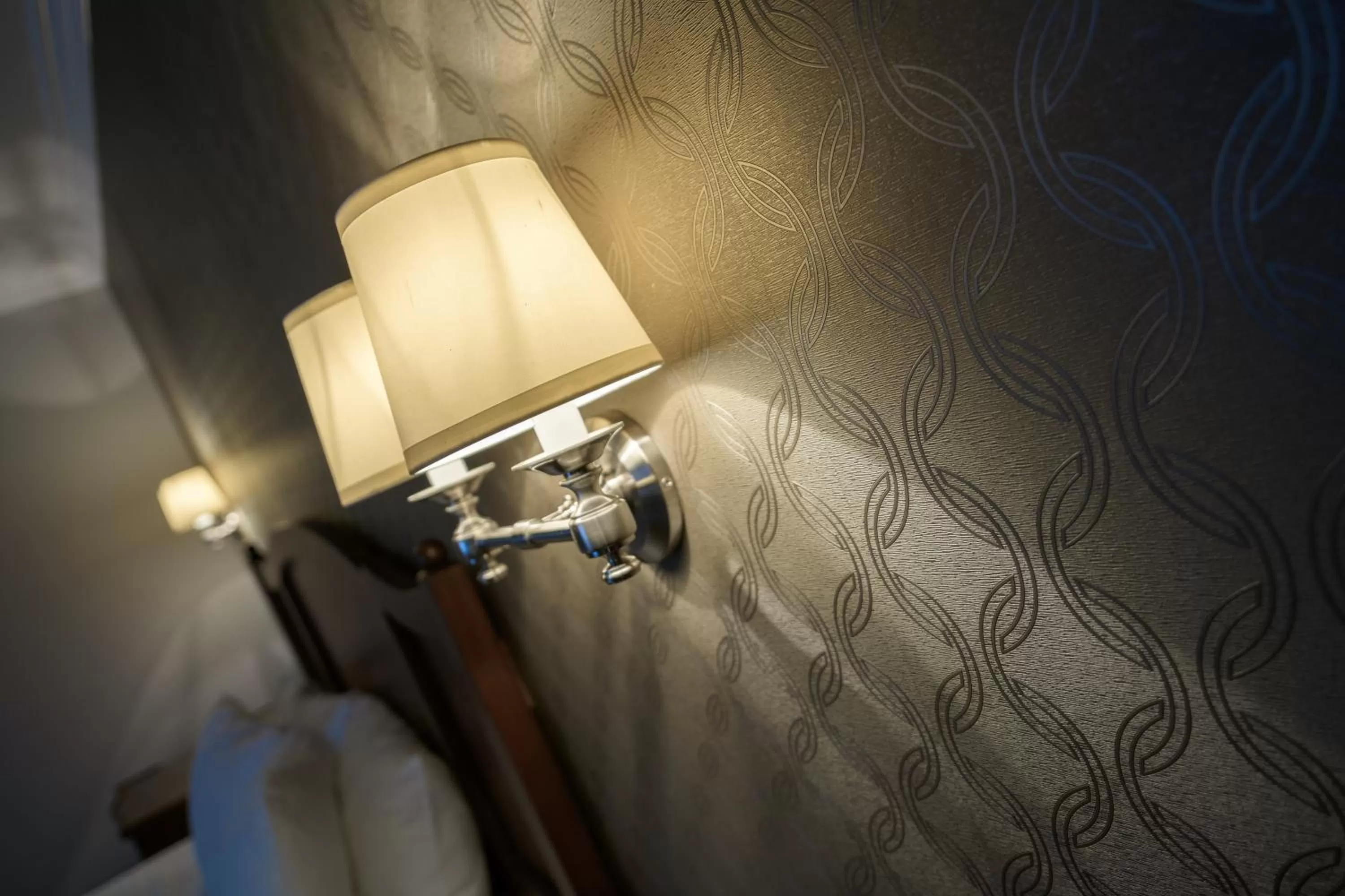 Bedroom, Bed in Woodcrest Hotel Cupertino