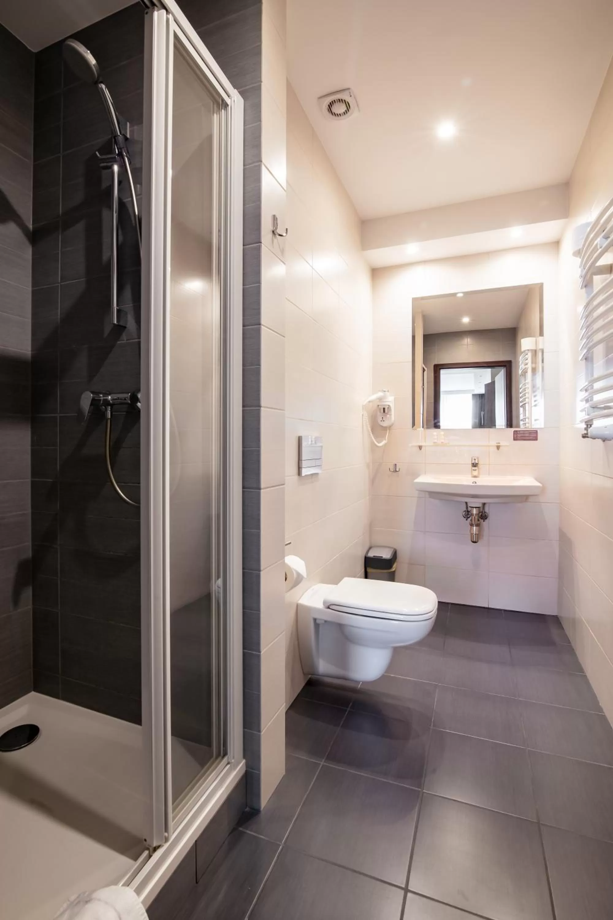 Shower in Hotel Maraton