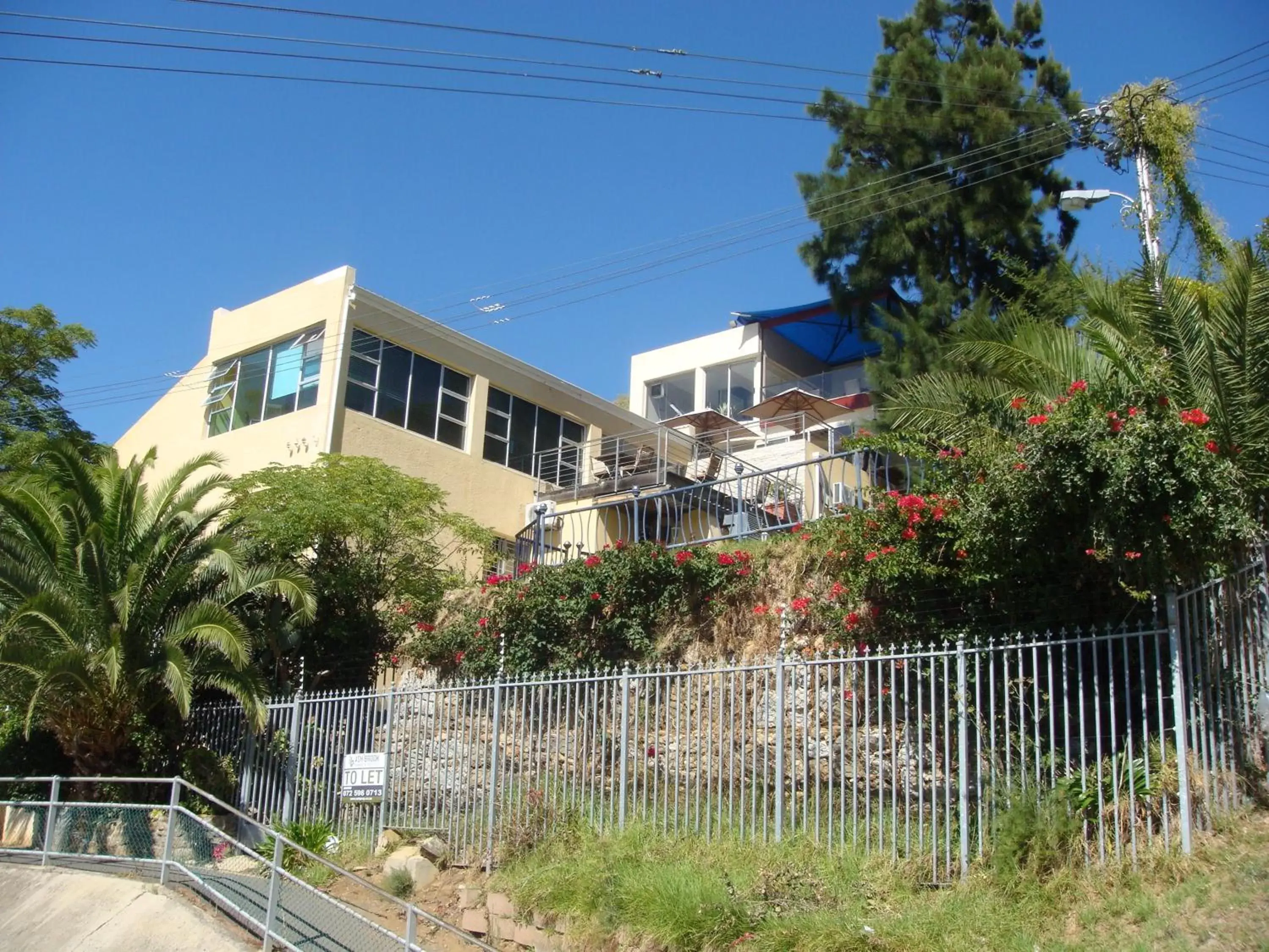 Facade/entrance, Property Building in Signal Hill Lodge