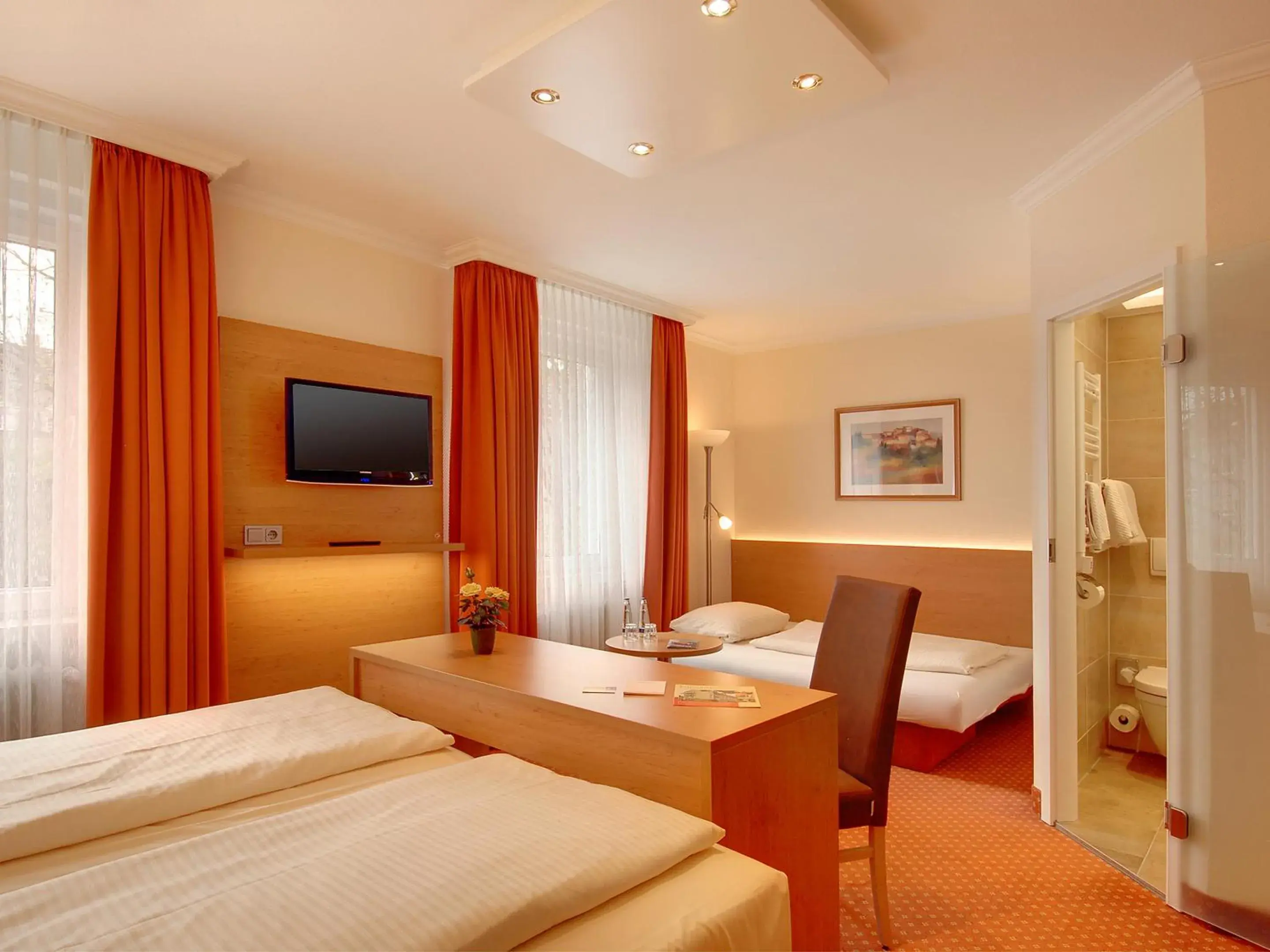 Comfort Quadruple Room in Hotel Kriemhild am Hirschgarten Comfort Quadruple Room in Hotel Kriemhild am Hirschgarten