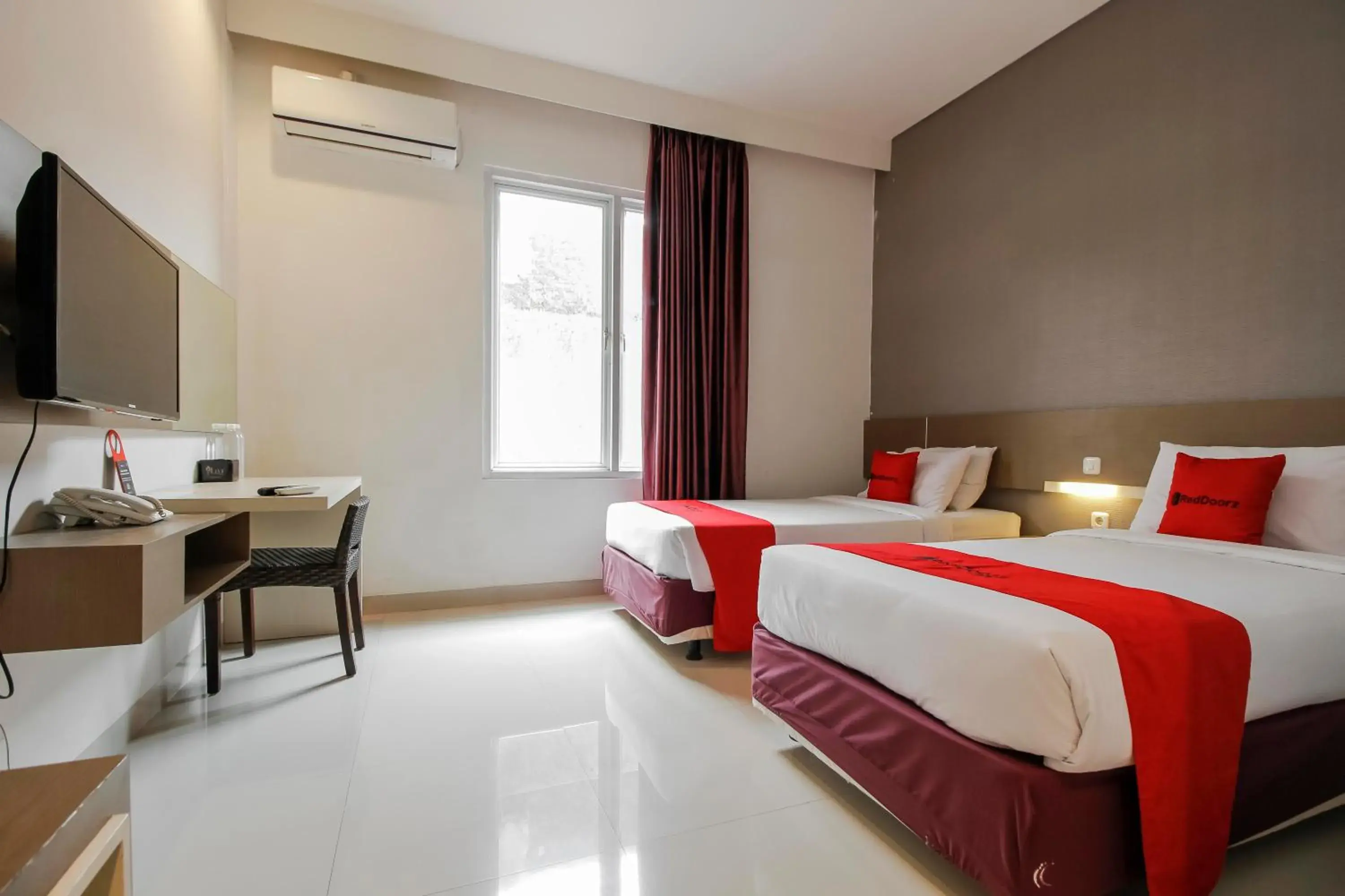 Bedroom, Bed in RedDoorz near Goa Sunyaragi Bedroom, Bed in RedDoorz near Goa Sunyaragi