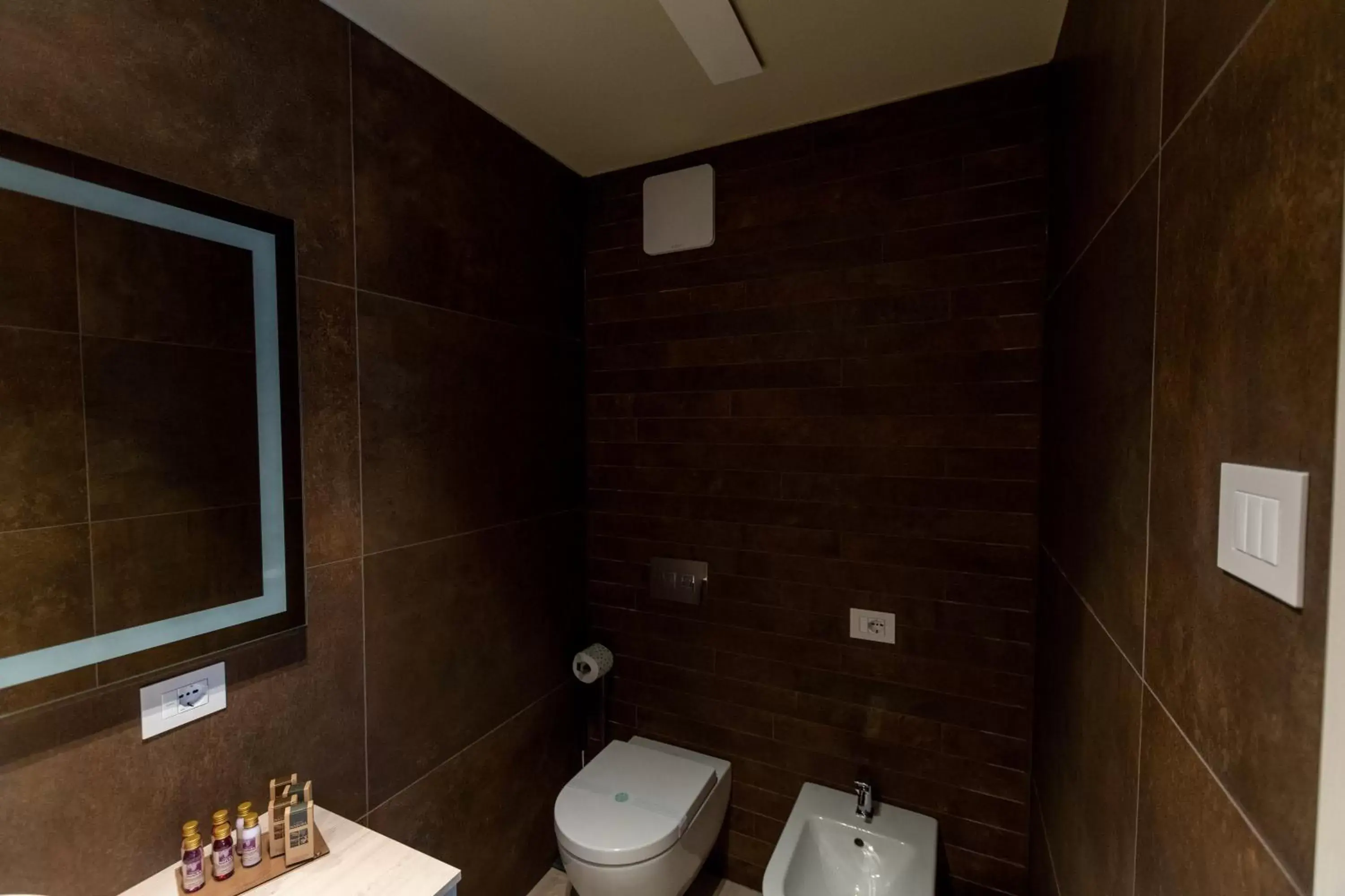 Bathroom in DiVino Rooms Deluxe