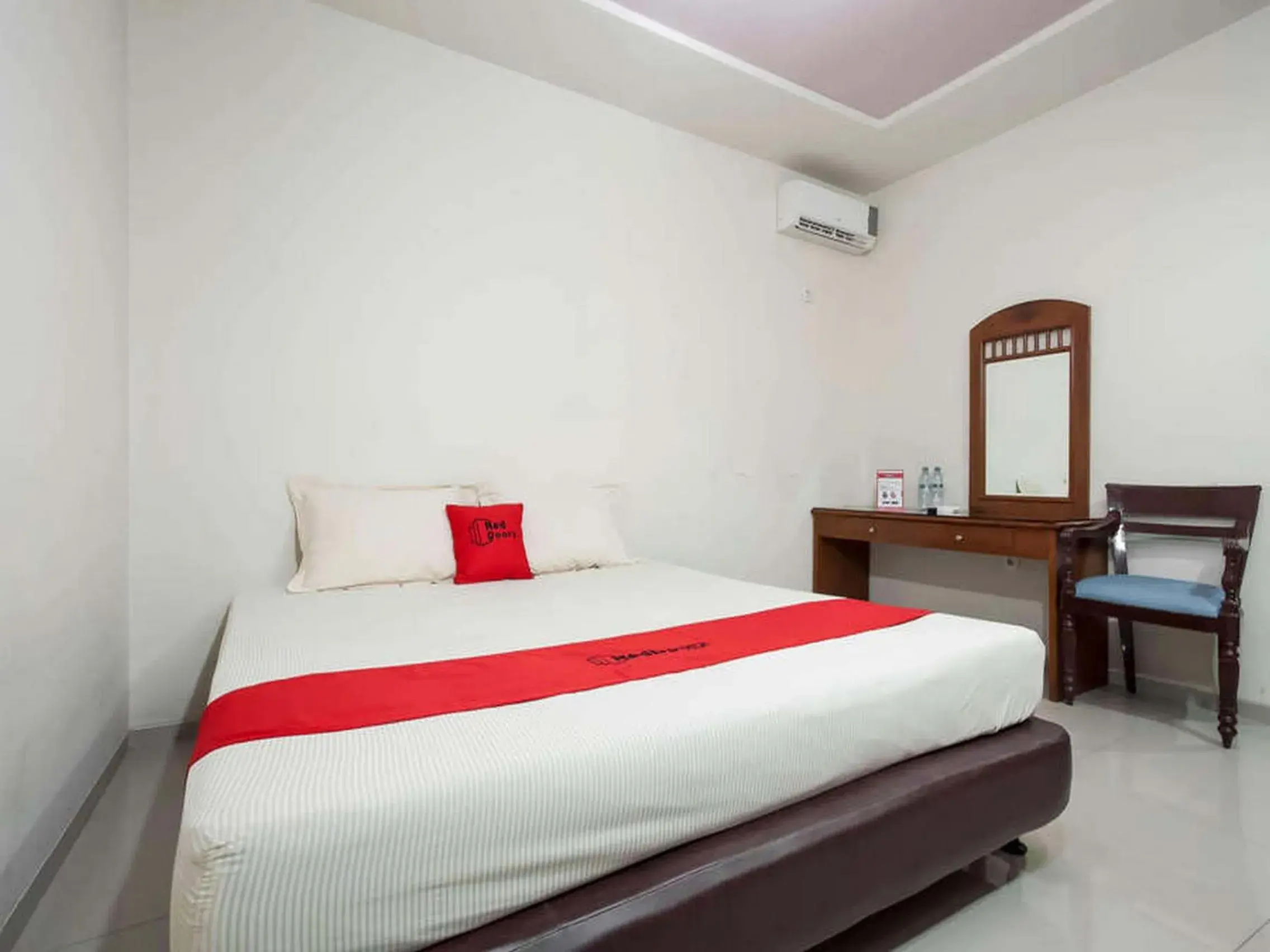 Bed in RedDoorz @ Panglima Sudirman