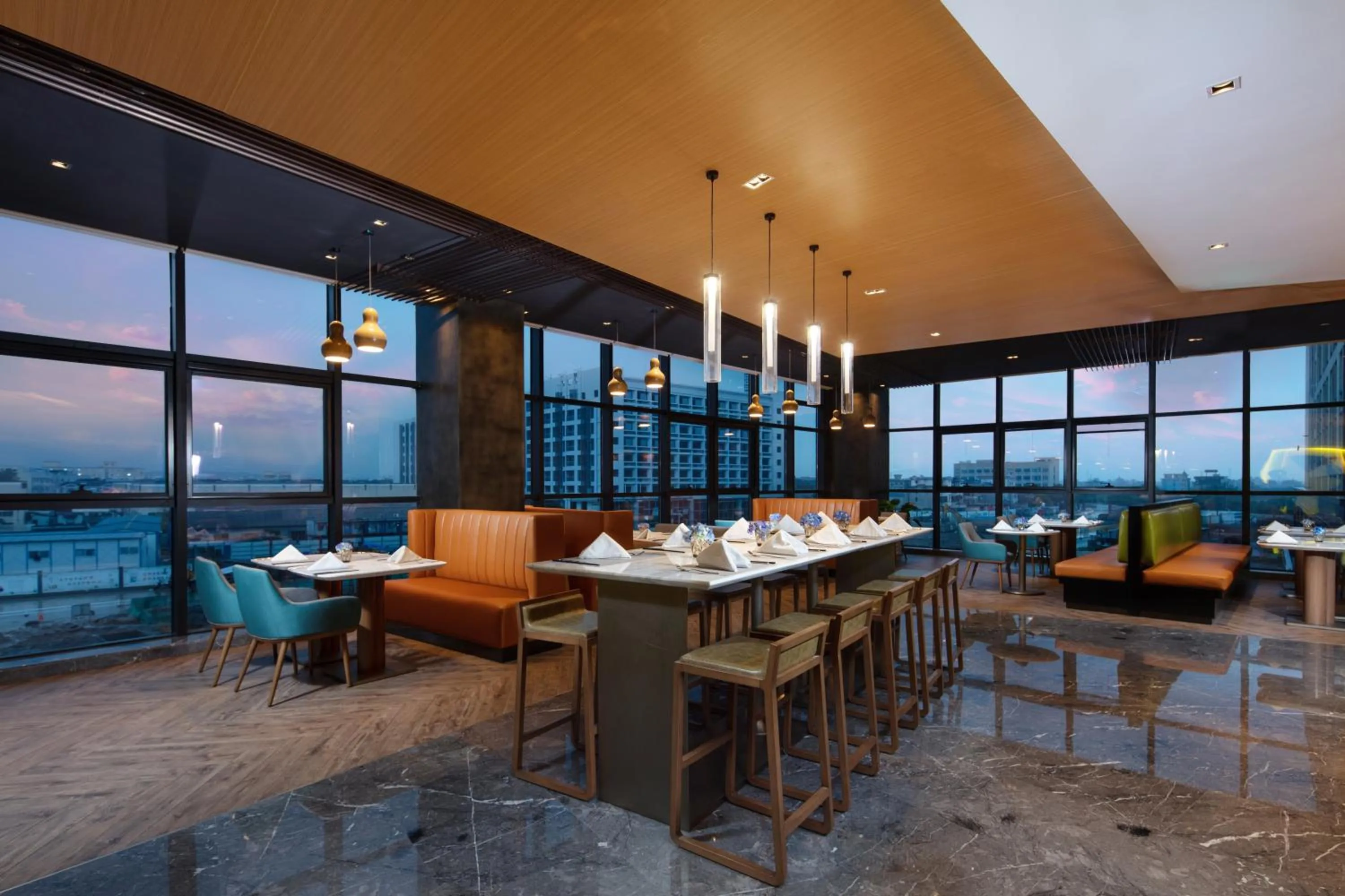 Restaurant/places to eat in Holiday Inn Hangzhou Airport Zone by IHG