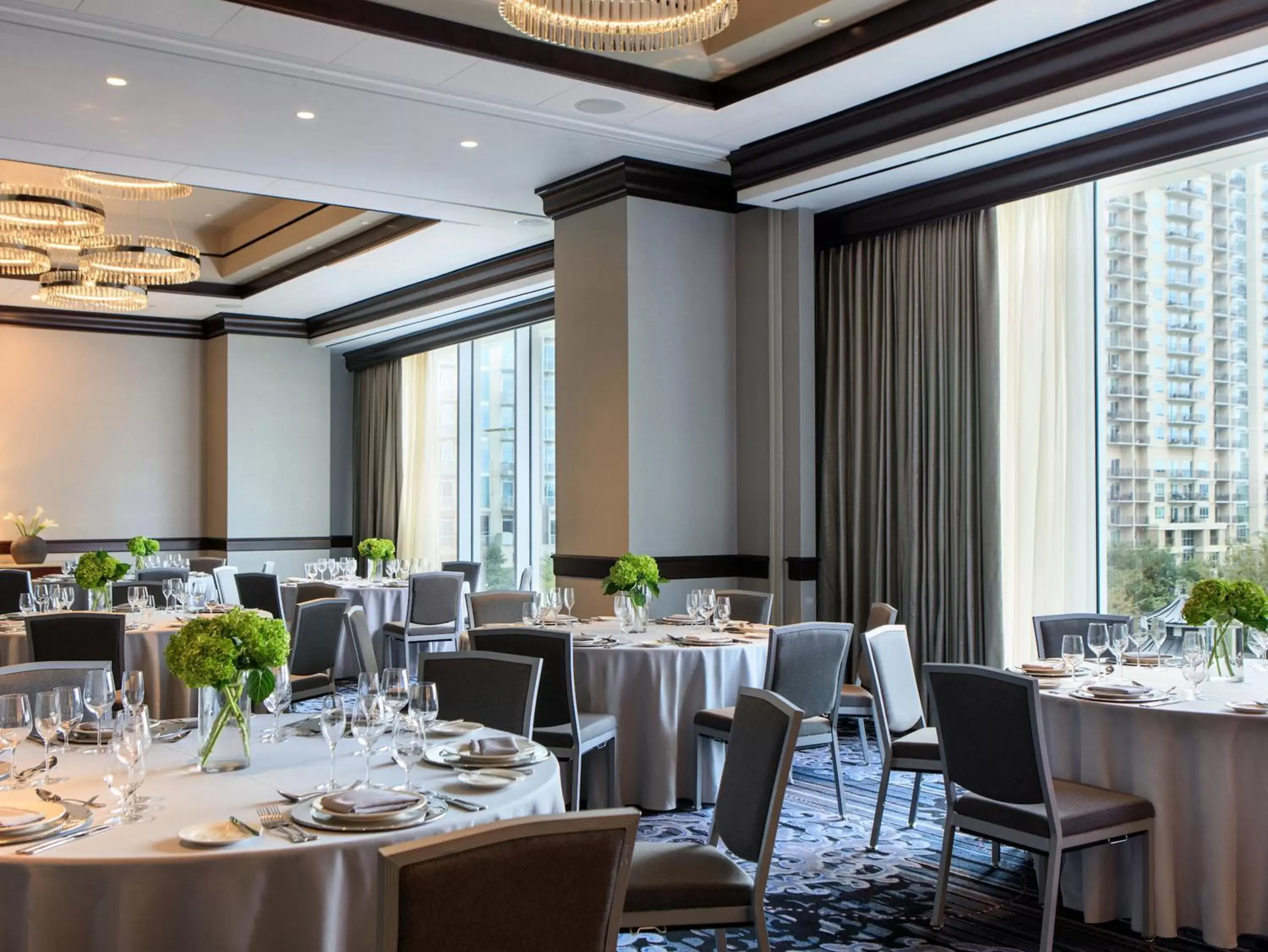 Meeting/conference room, Restaurant/Places to Eat in Kimpton Tryon Park Hotel, an IHG Hotel