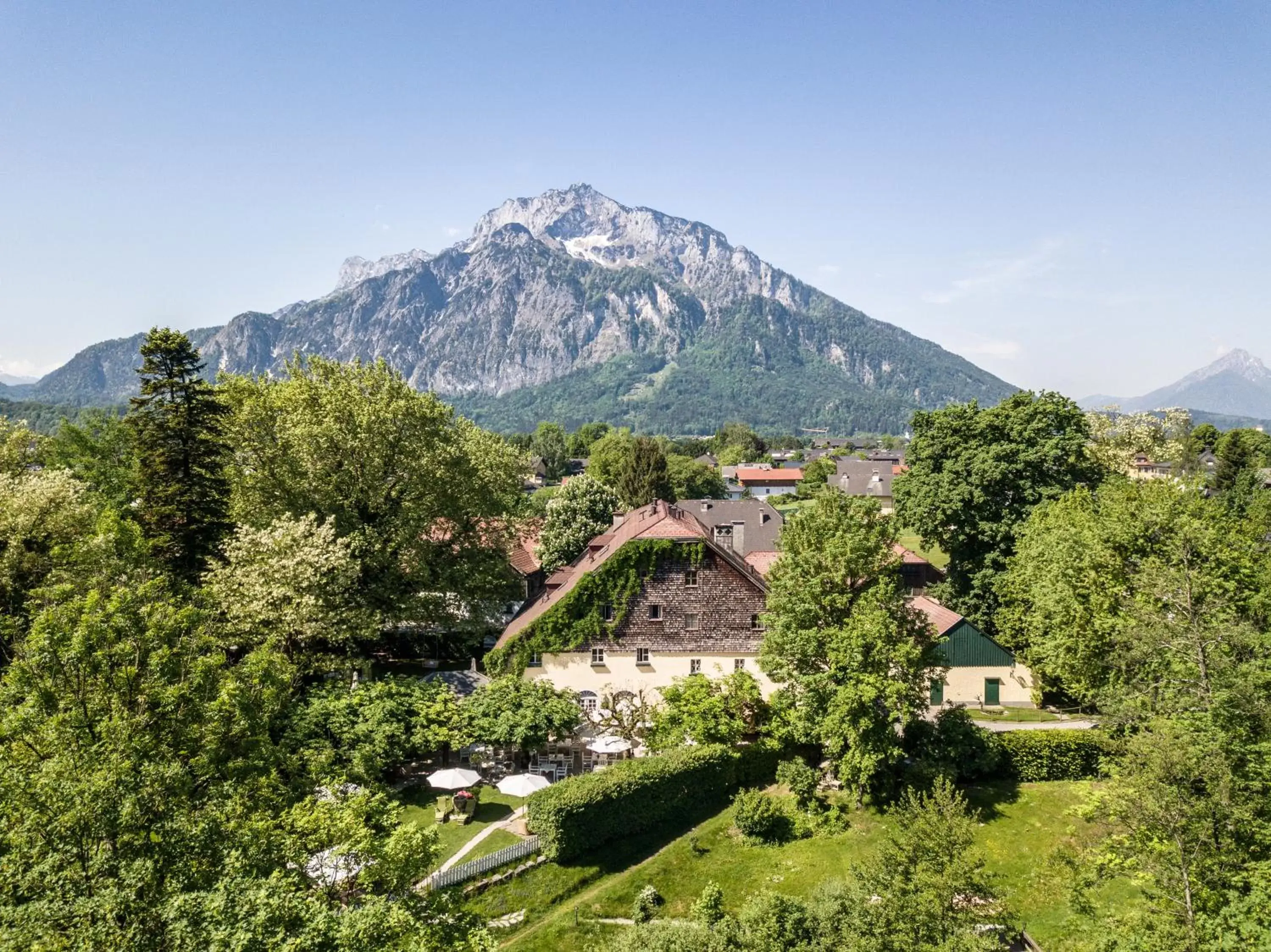 Property building in Schlosswirt zu Anif - Hotel und Restaurant