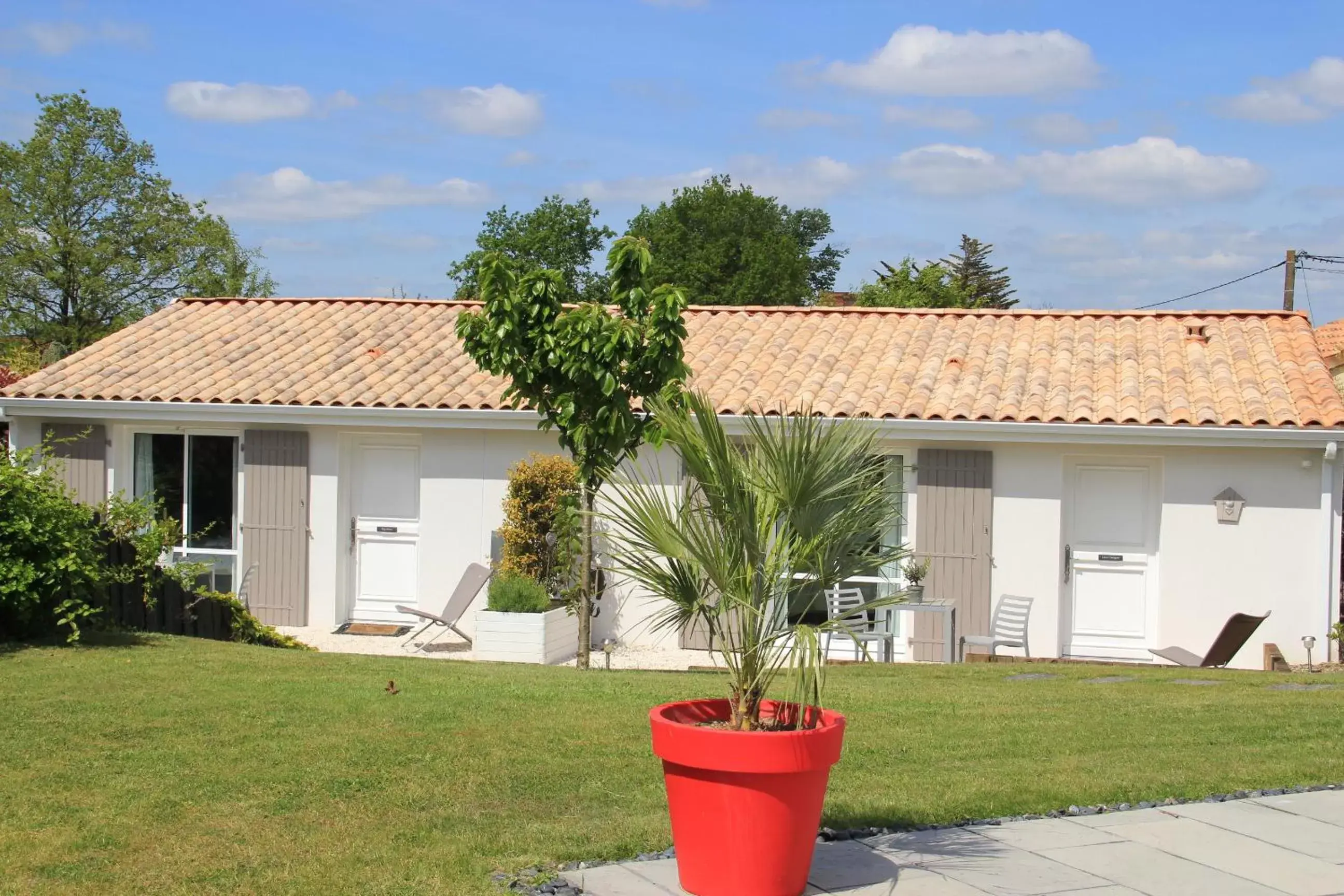 Facade/entrance, Property Building in Le Temps des Hôtes