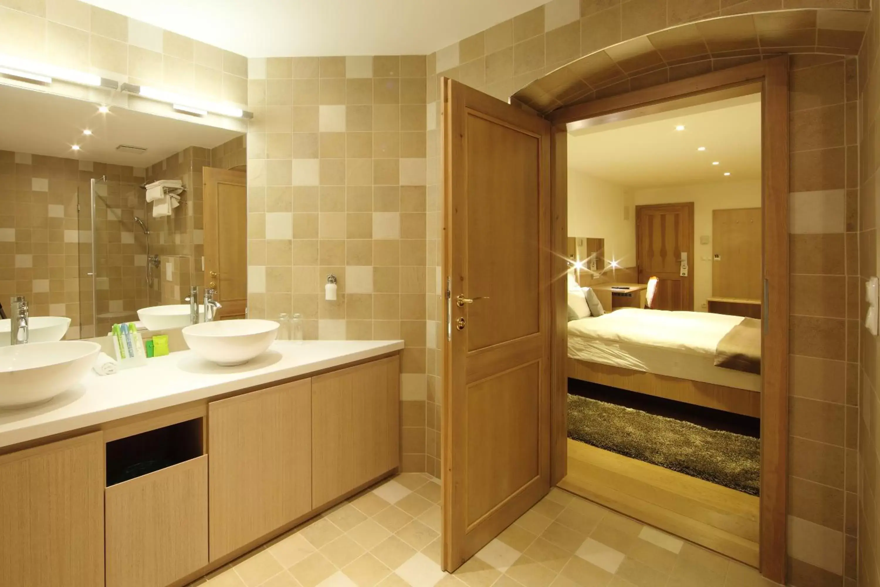 Photo of the whole room, Bathroom in Hotel Historia Malomkert