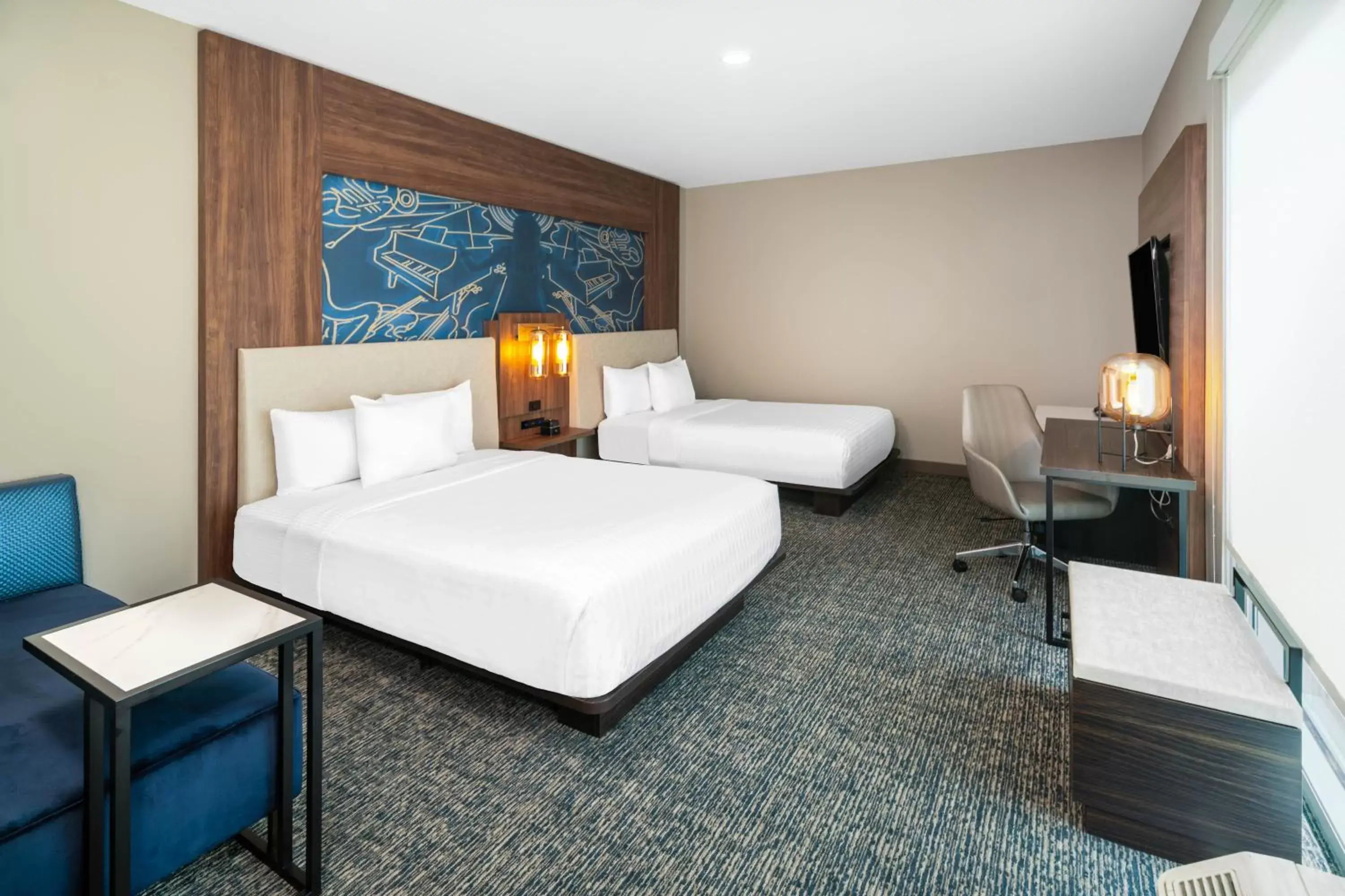 Bedroom, Bed in La Quinta Inn & Suites by Wyndham Nashville Downtown Stadium