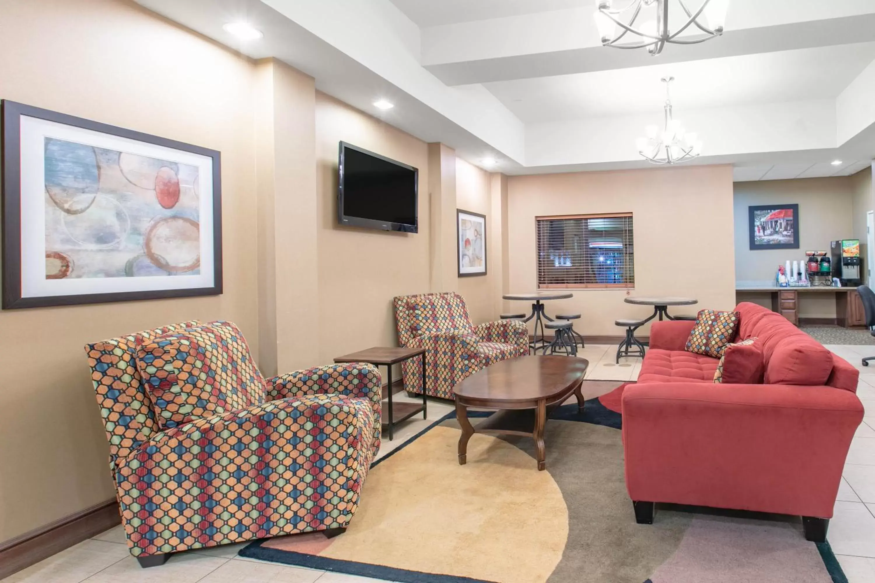 Communal lounge/ TV room, Seating Area in Hawthorn Suites by Wyndham Longview