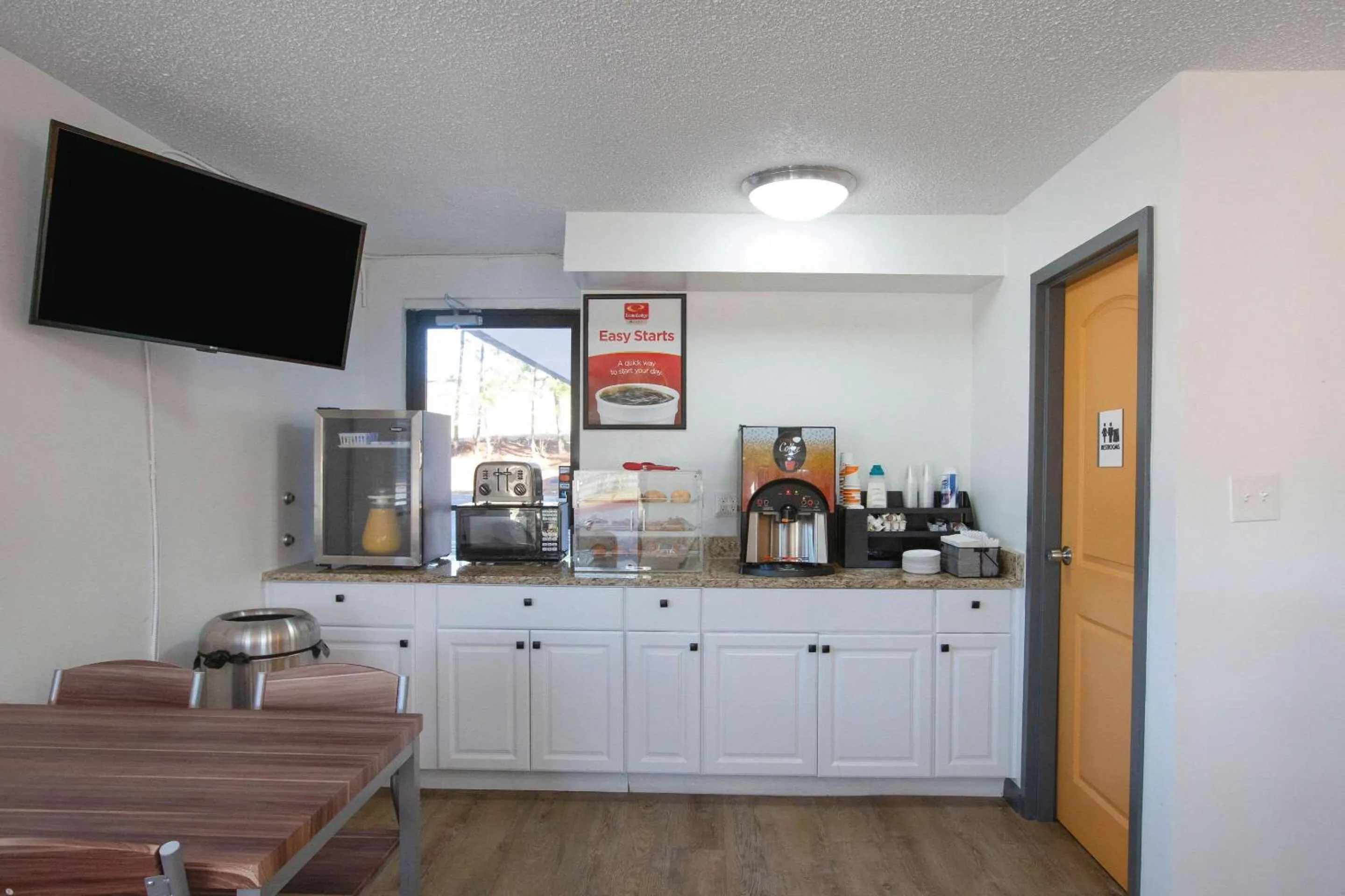 Restaurant/places to eat in Econo Lodge